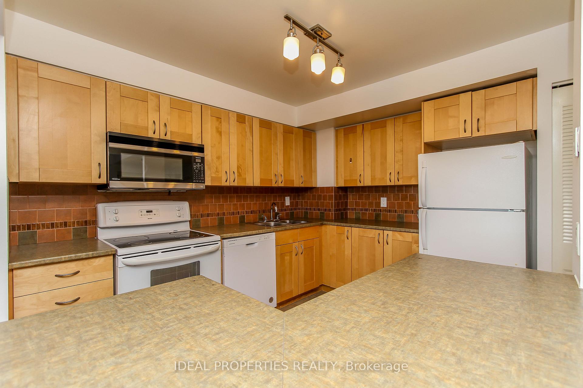 Photo 12 of Unit 1701, 2759 Carousel Crescent, Ottawa, Emerald Woods/Sawmill Creek — HOMEH