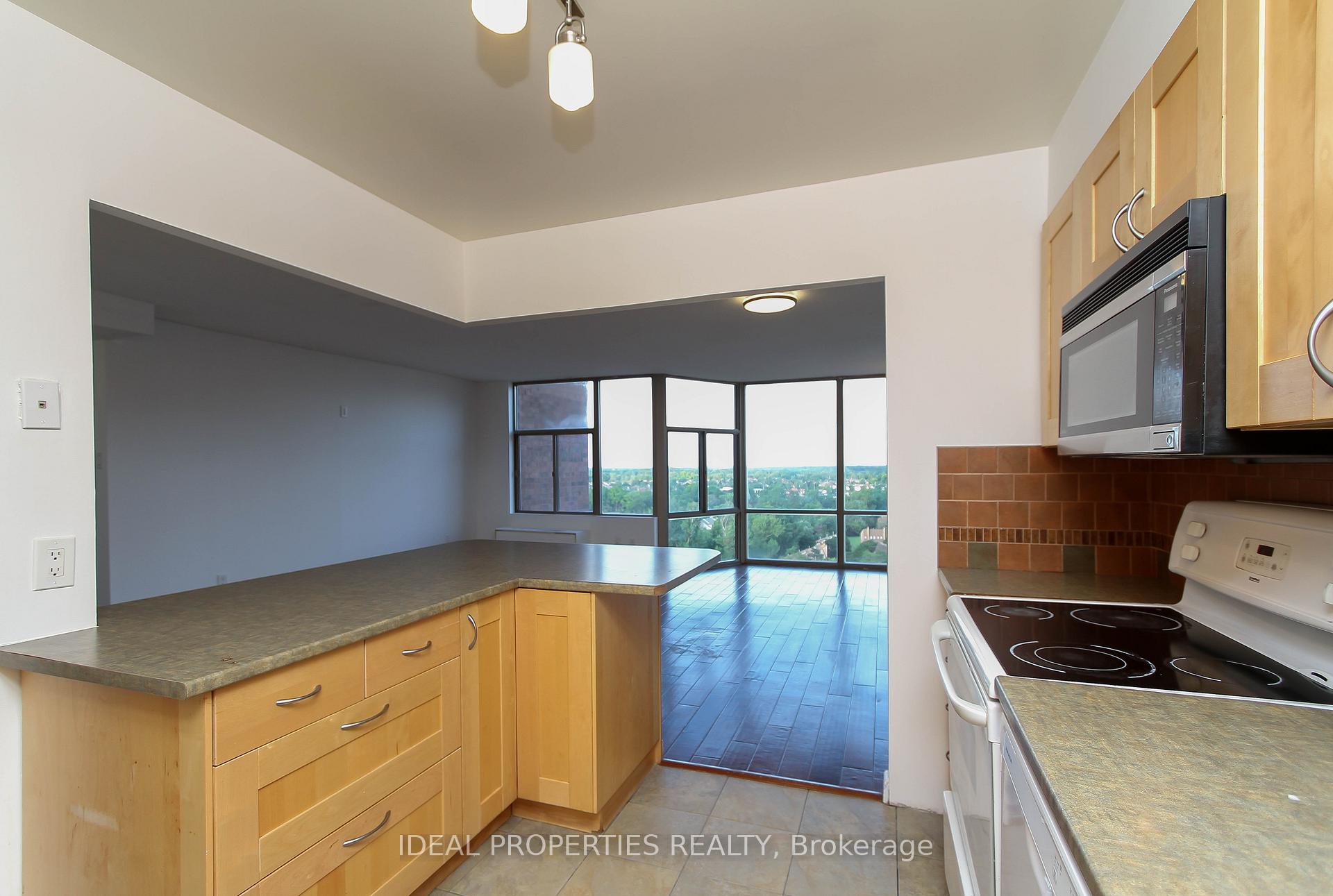 Photo 14 of Unit 1701, 2759 Carousel Crescent, Ottawa, Emerald Woods/Sawmill Creek — HOMEH