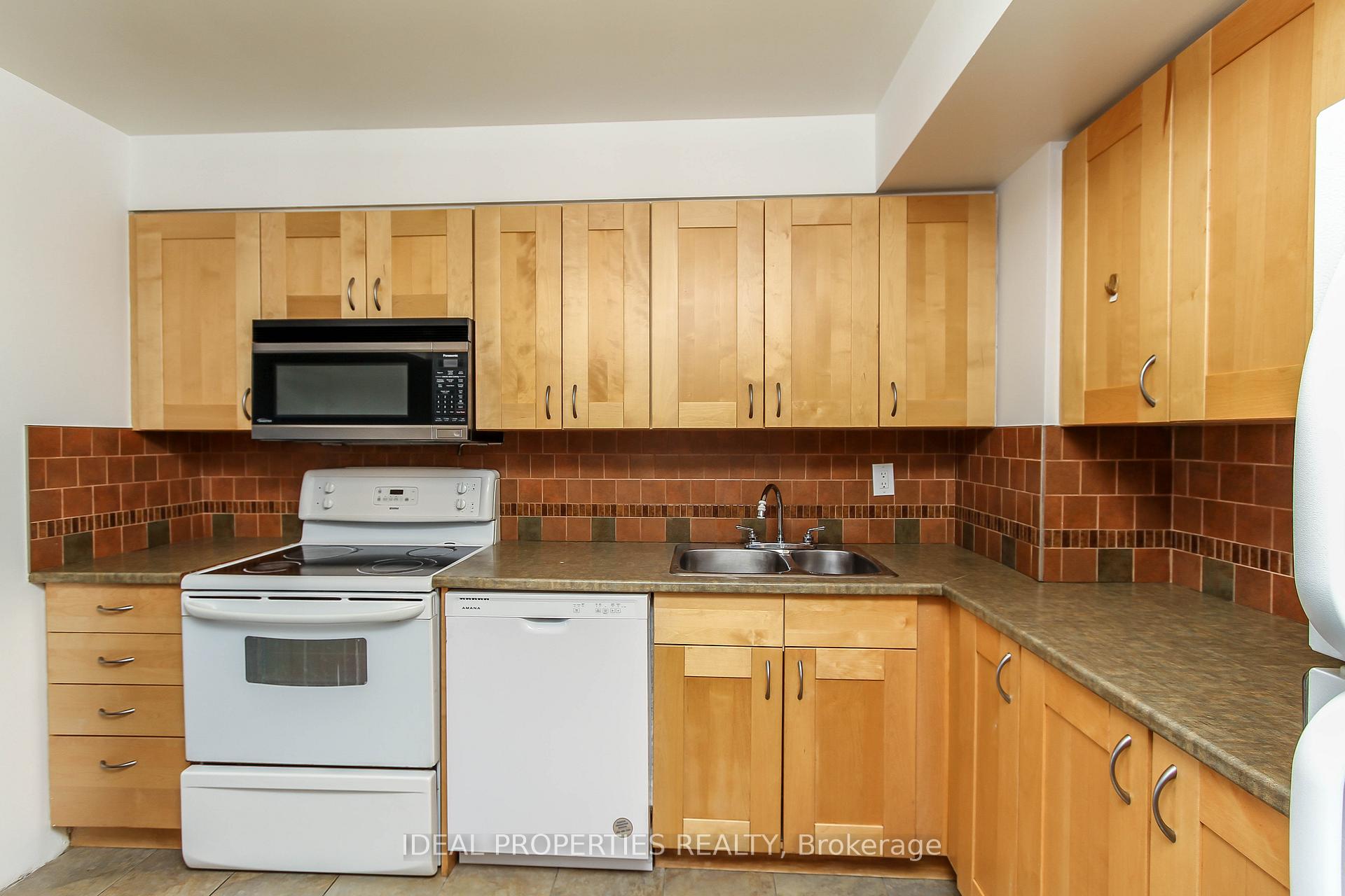 Photo 15 of Unit 1701, 2759 Carousel Crescent, Ottawa, Emerald Woods/Sawmill Creek — HOMEH