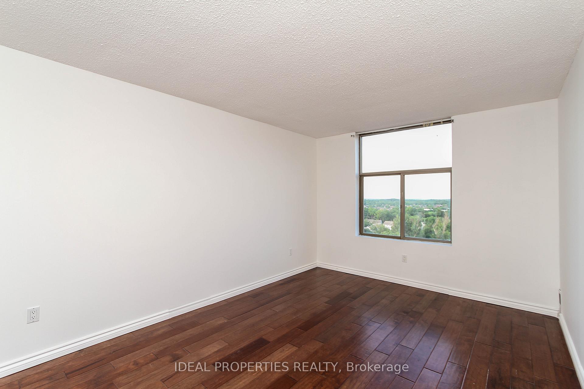Photo 21 of Unit 1701, 2759 Carousel Crescent, Ottawa, Emerald Woods/Sawmill Creek — HOMEH