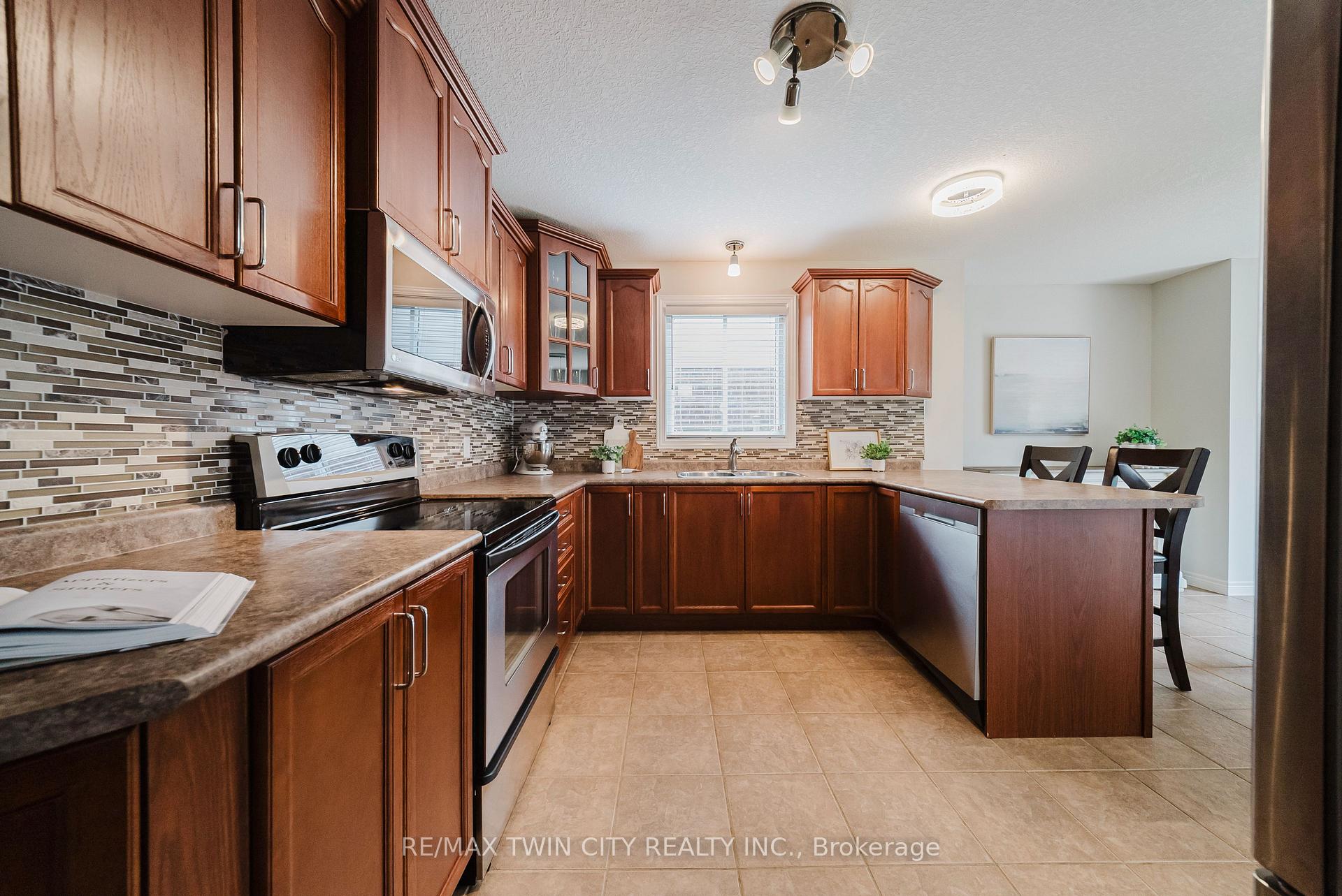 Photo 11 of 64 Brenneman Drive, Wilmot, Baden — HOMEH