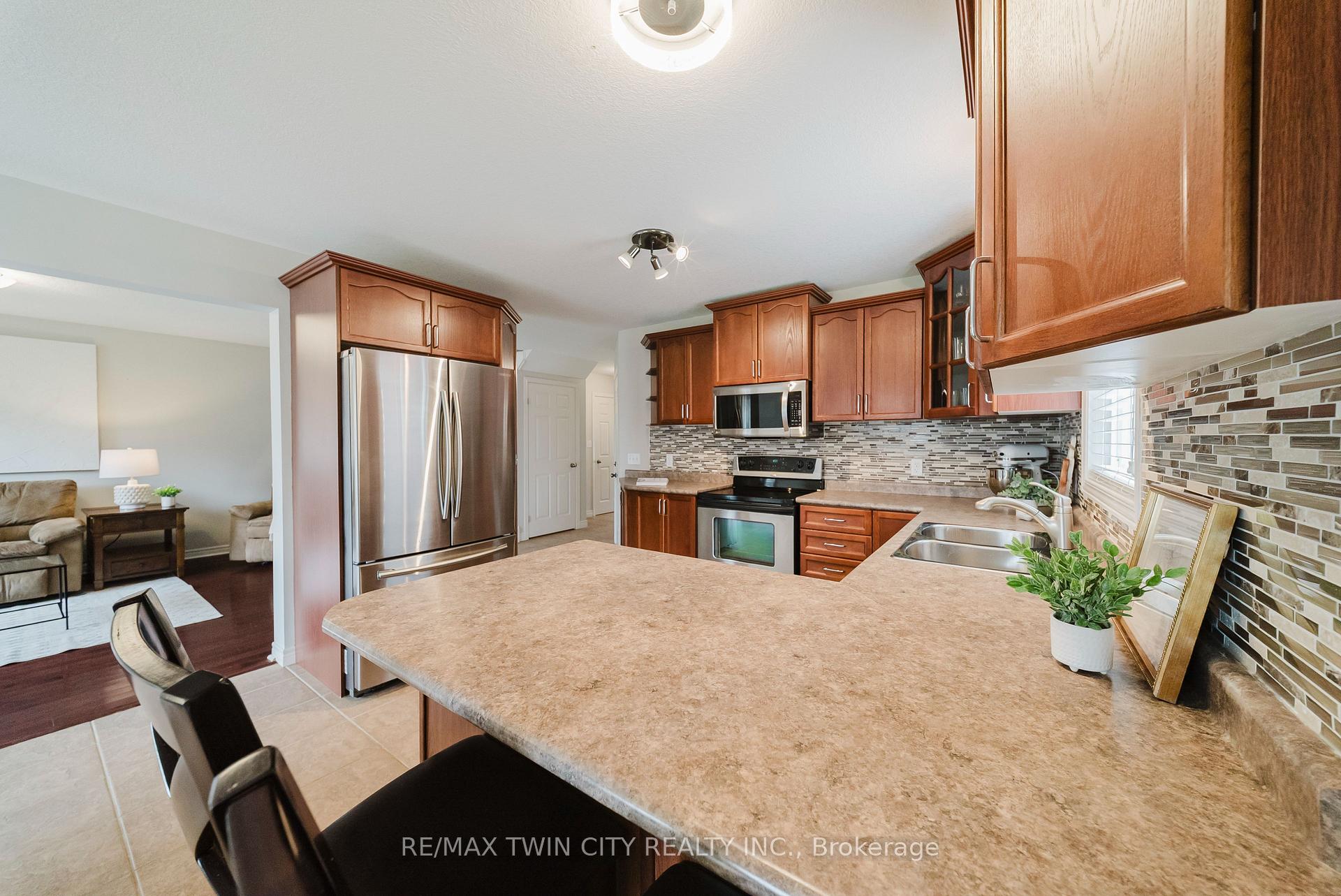 Photo 14 of 64 Brenneman Drive, Wilmot, Baden — HOMEH
