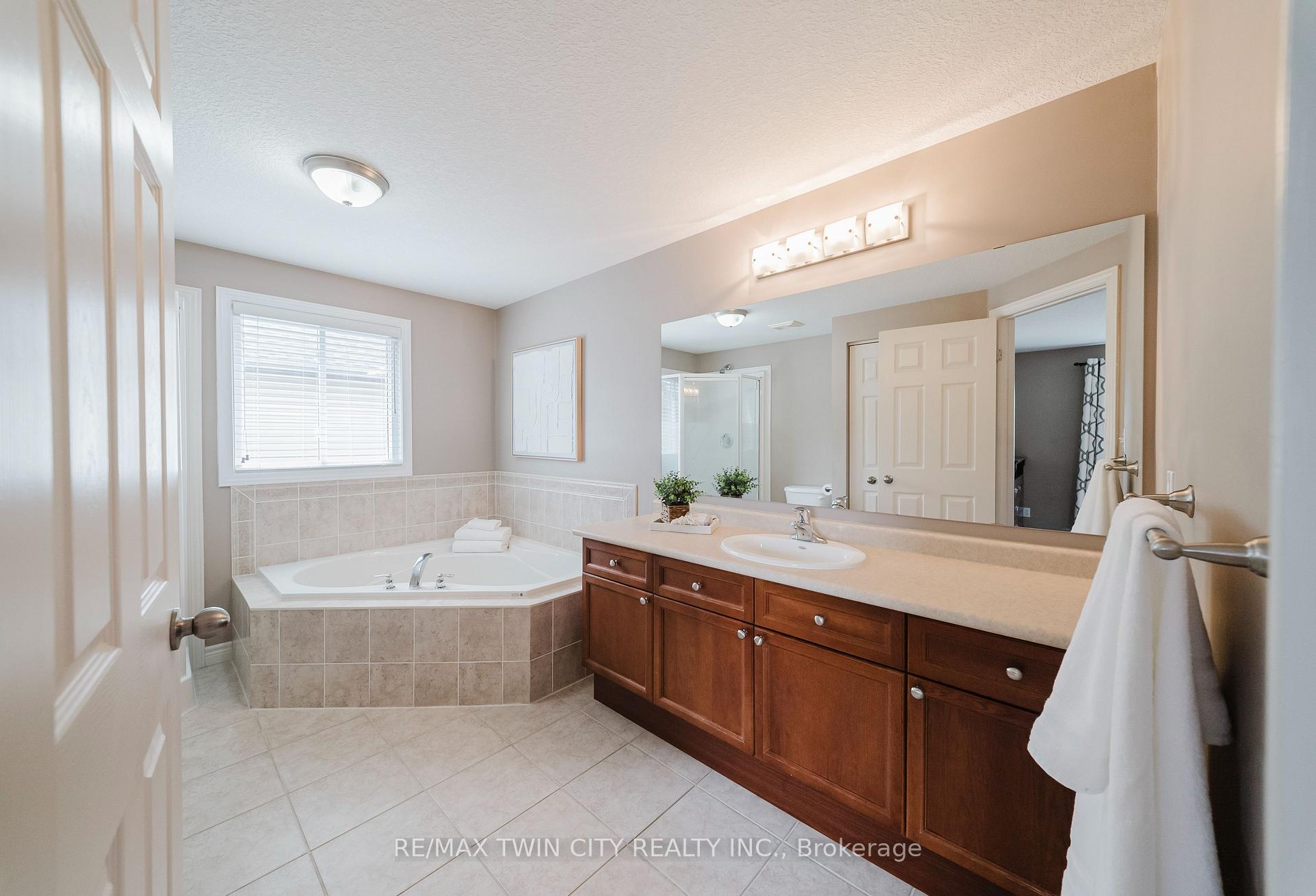 Photo 25 of 64 Brenneman Drive, Wilmot, Baden — HOMEH