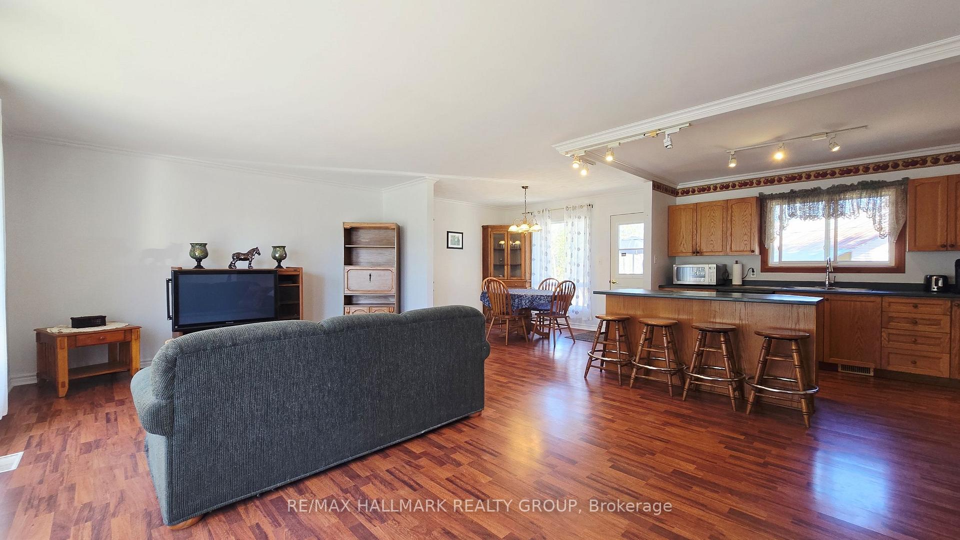 Photo 5 of 4318 Stonecrest Road, Ottawa, Woodlawn/Maclarens Landing/Kilmaurs — HOMEH