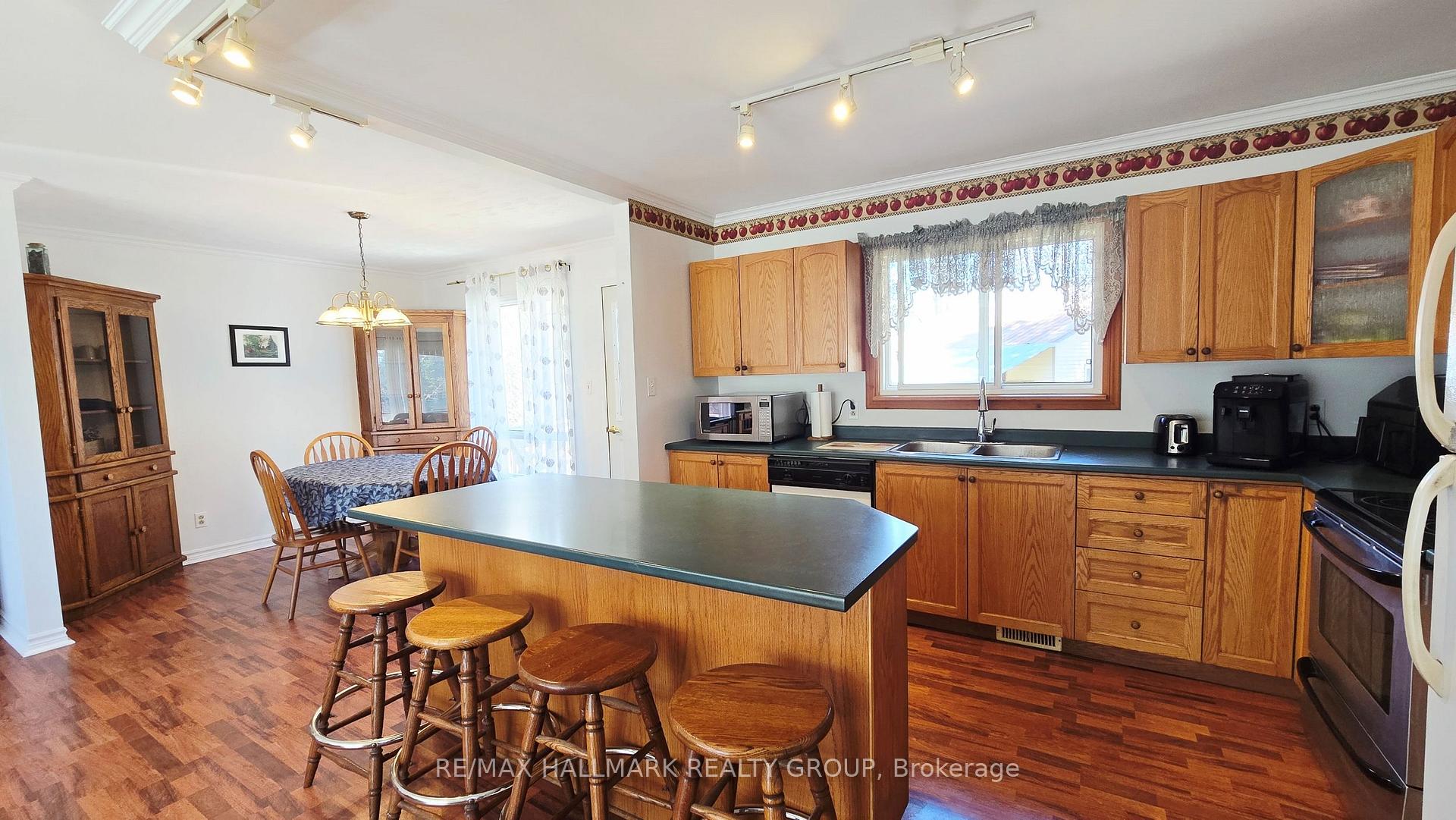 Photo 7 of 4318 Stonecrest Road, Ottawa, Woodlawn/Maclarens Landing/Kilmaurs — HOMEH