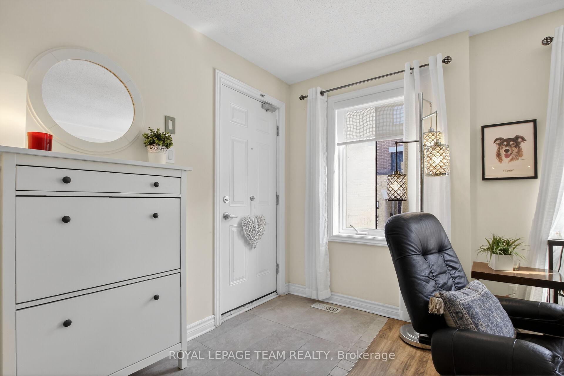 Photo 4 of 130A Lindenshade Drive, Ottawa, Barrhaven - Strandherd — HOMEH