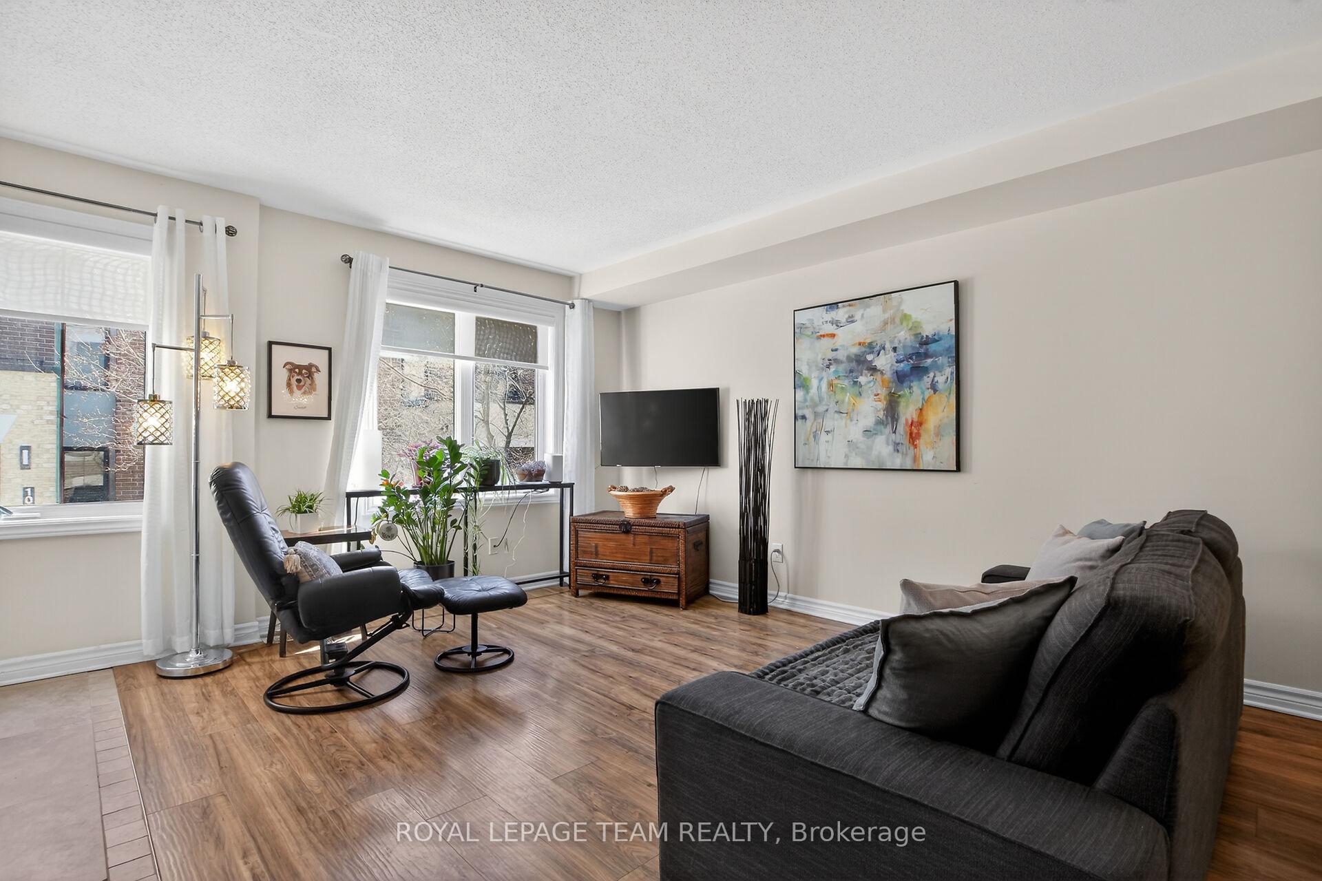Photo 5 of 130A Lindenshade Drive, Ottawa, Barrhaven - Strandherd — HOMEH