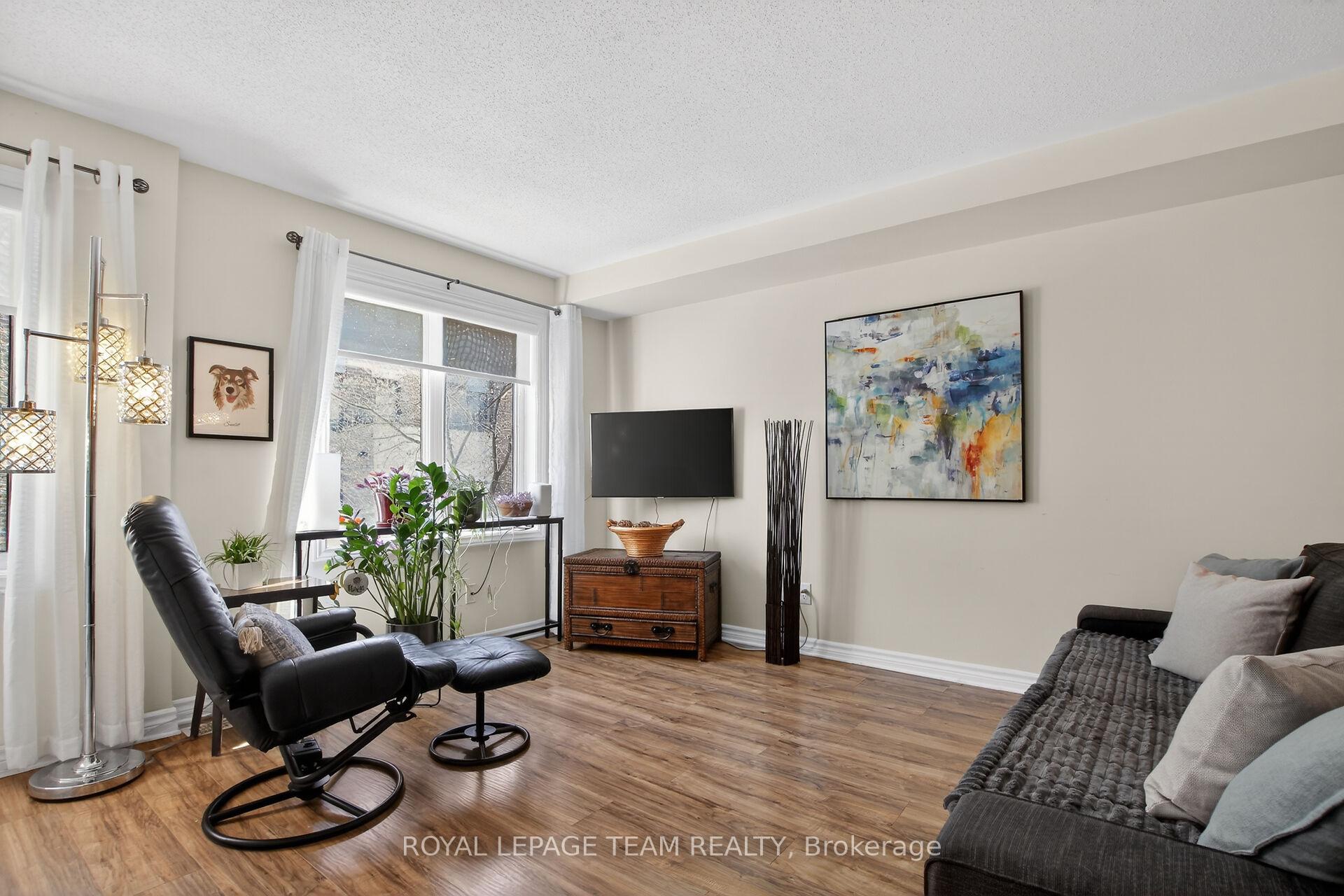 Photo 6 of 130A Lindenshade Drive, Ottawa, Barrhaven - Strandherd — HOMEH