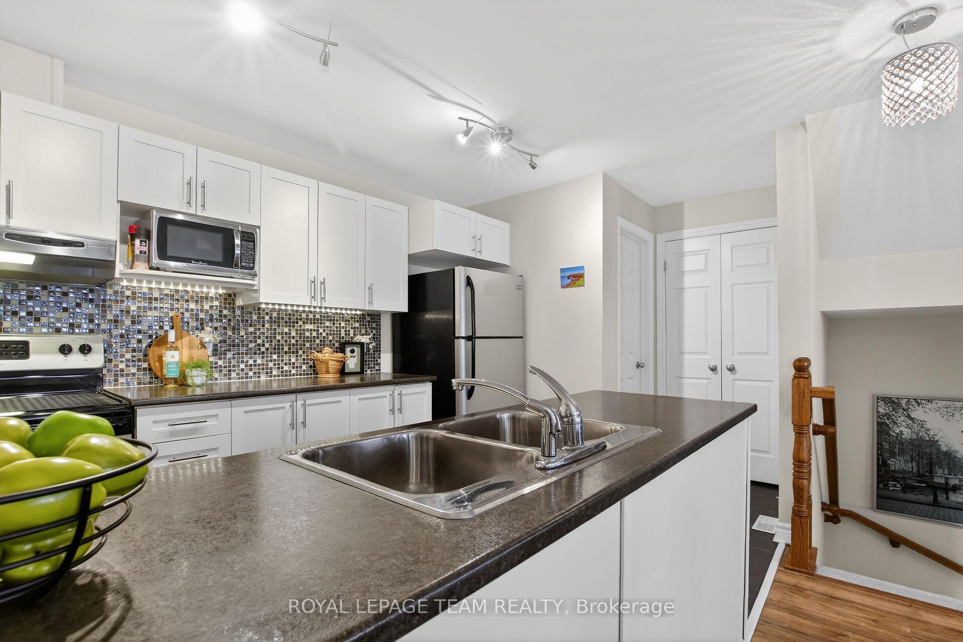 Photo 12 of 130A Lindenshade Drive, Ottawa, Barrhaven - Strandherd — HOMEH