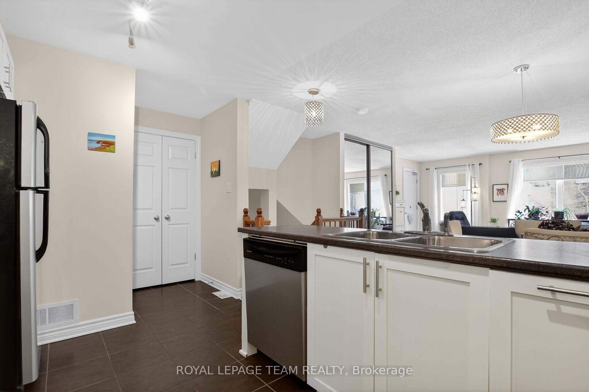 Photo 13 of 130A Lindenshade Drive, Ottawa, Barrhaven - Strandherd — HOMEH