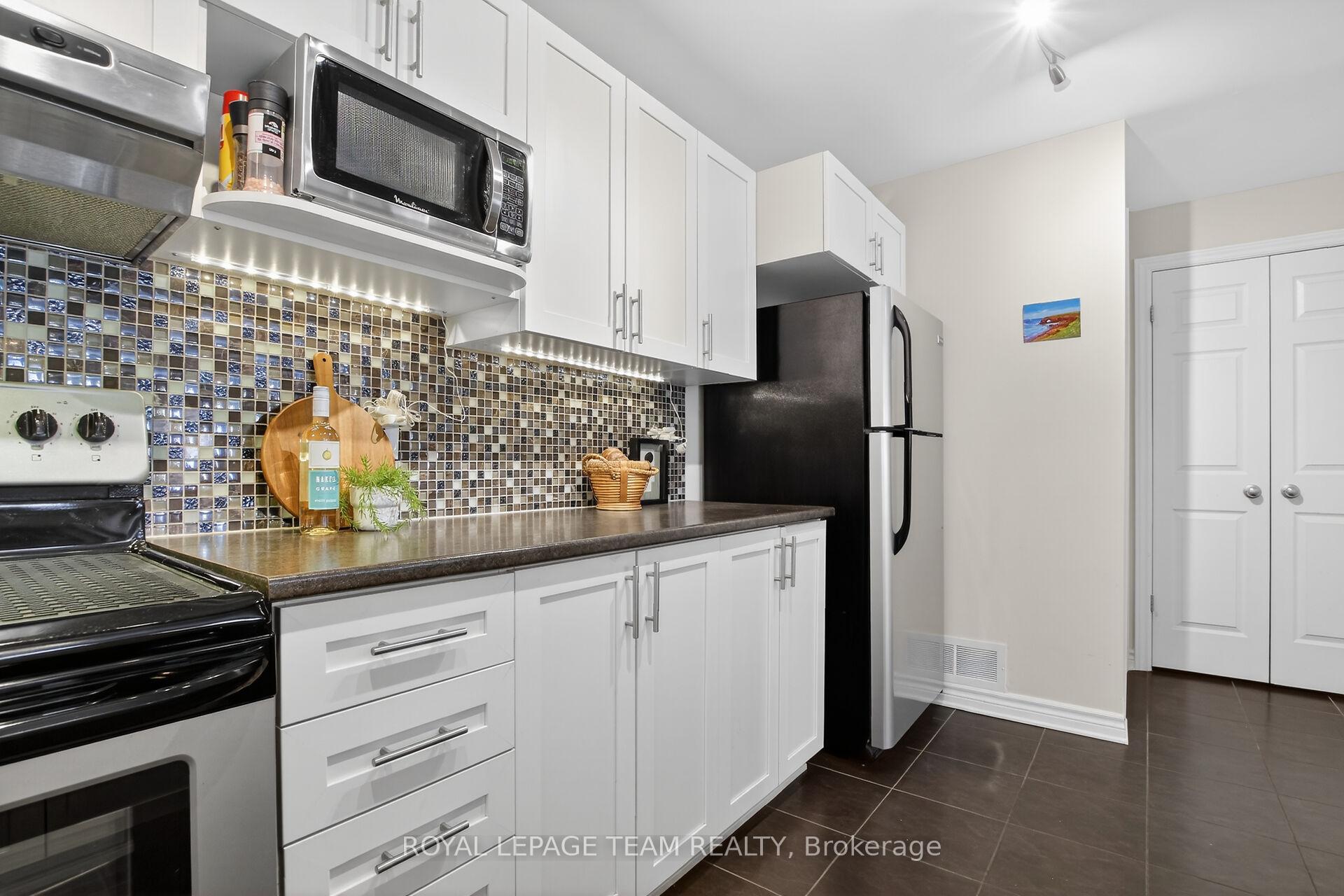 Photo 14 of 130A Lindenshade Drive, Ottawa, Barrhaven - Strandherd — HOMEH