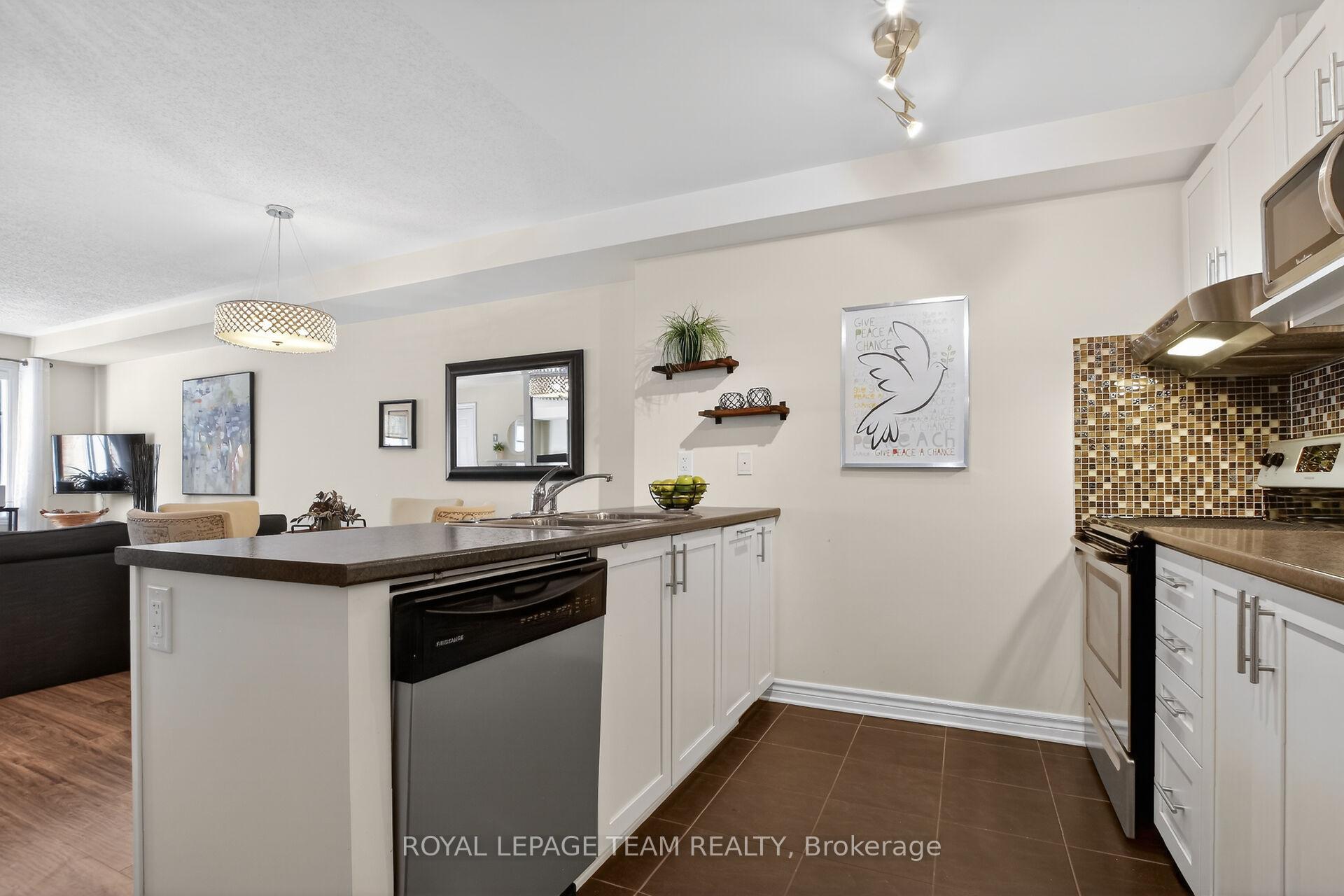 Photo 16 of 130A Lindenshade Drive, Ottawa, Barrhaven - Strandherd — HOMEH
