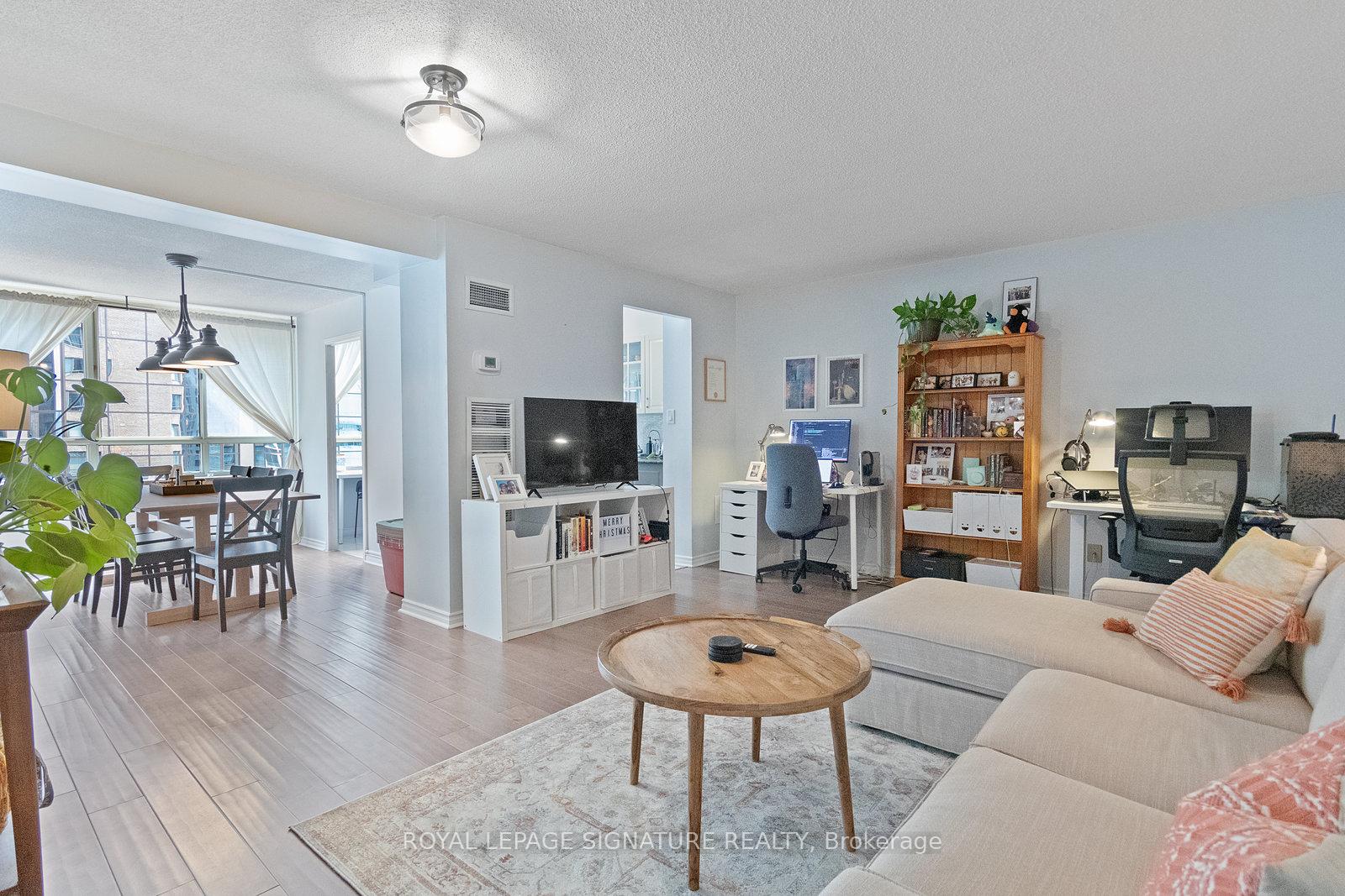 Photo 1 of Unit 1013, 633 Bay Street, Toronto, Bay Street Corridor — HOMEH
