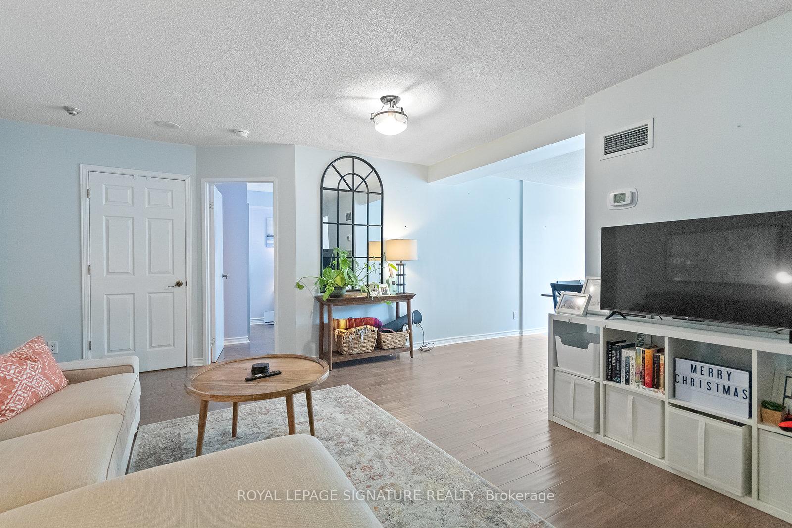 Photo 6 of Unit 1013, 633 Bay Street, Toronto, Bay Street Corridor — HOMEH