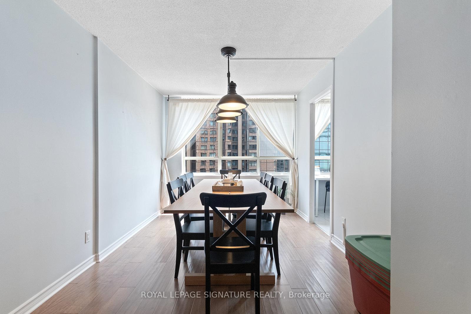 Photo 7 of Unit 1013, 633 Bay Street, Toronto, Bay Street Corridor — HOMEH