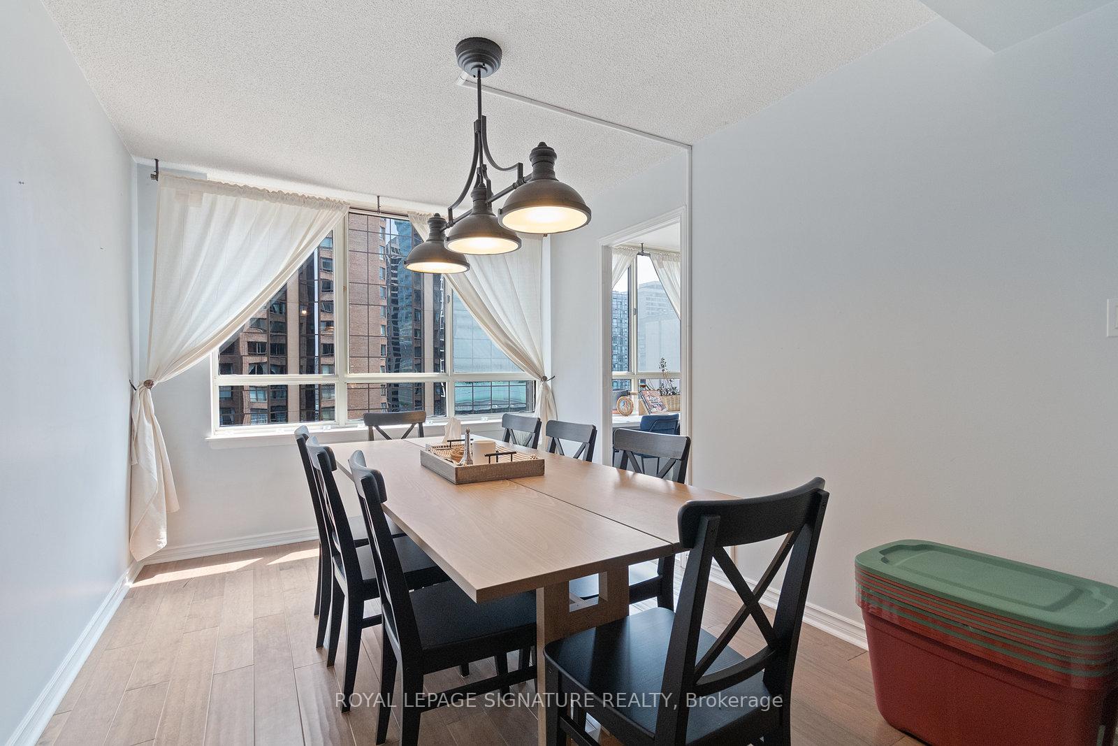 Photo 8 of Unit 1013, 633 Bay Street, Toronto, Bay Street Corridor — HOMEH