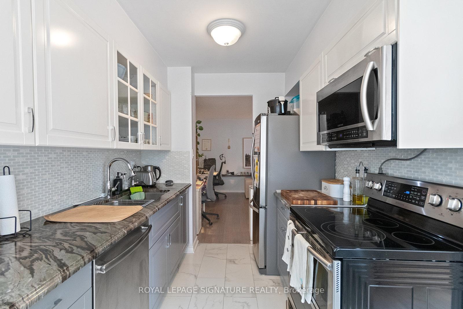 Photo 12 of Unit 1013, 633 Bay Street, Toronto, Bay Street Corridor — HOMEH