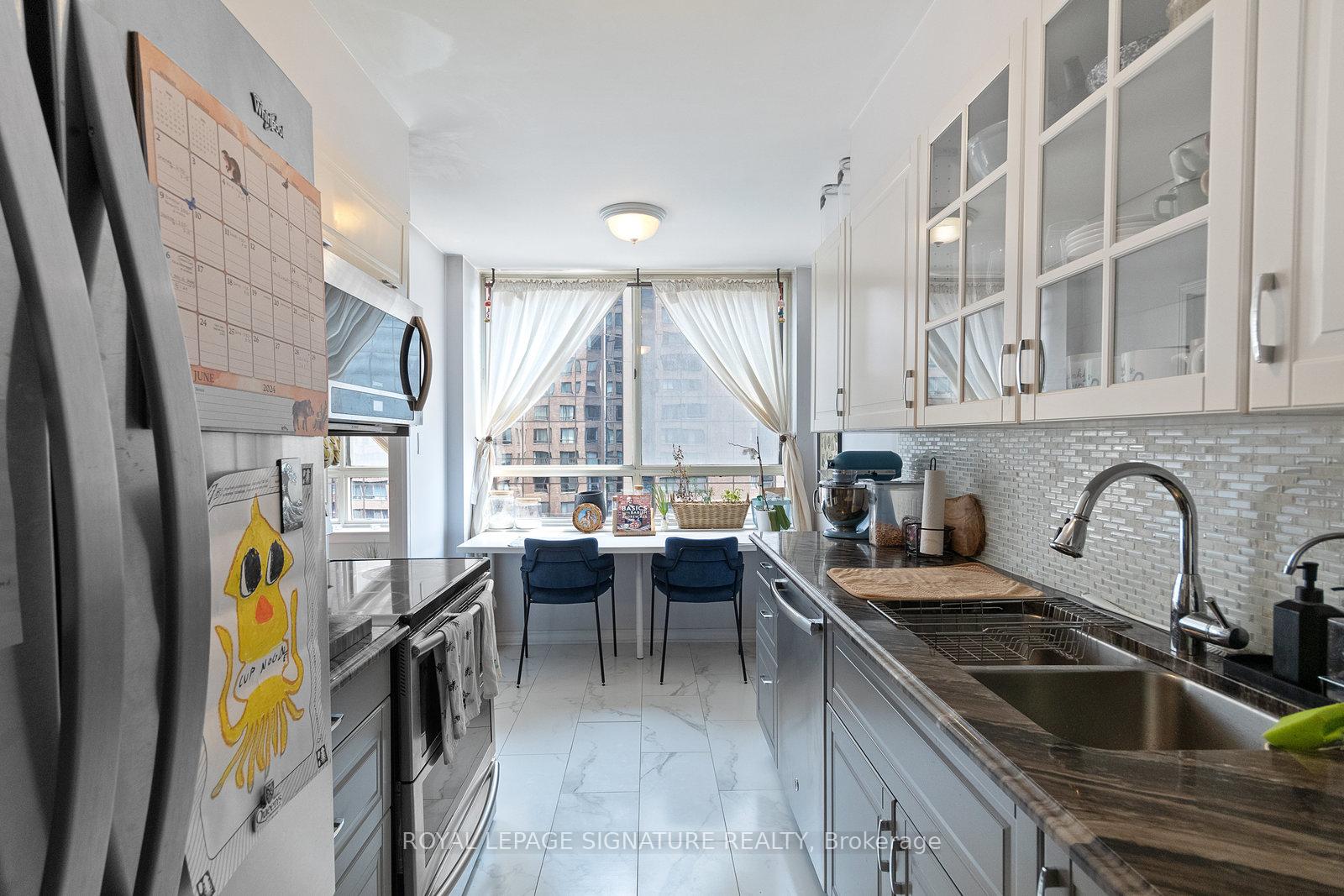 Photo 13 of Unit 1013, 633 Bay Street, Toronto, Bay Street Corridor — HOMEH