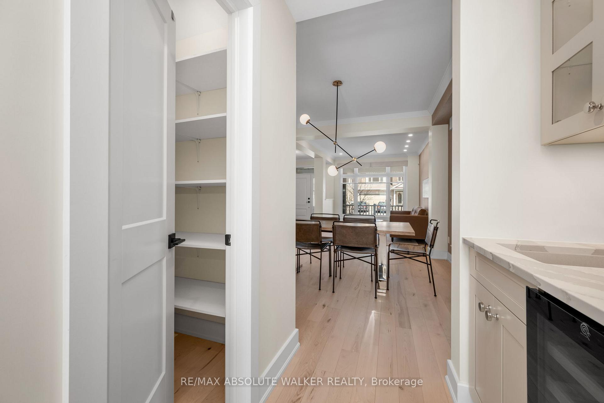 Photo 8 of 501 Egret Way, Ottawa, Barrhaven - Half Moon Bay — HOMEH
