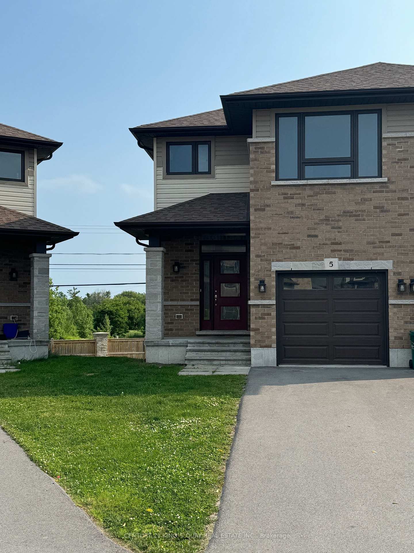 Photo 1 of 5 Ledgerock Court, Quinte West, Sidney Ward — HOMEH