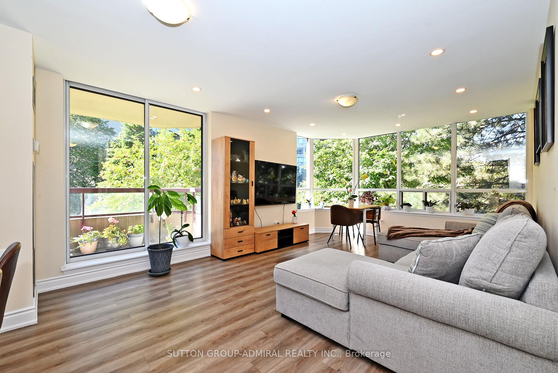 Photo 4 of Unit 203, 91 Townsgate Drive, Vaughan, Crestwood-Springfarm-Yorkhill — HOMEH