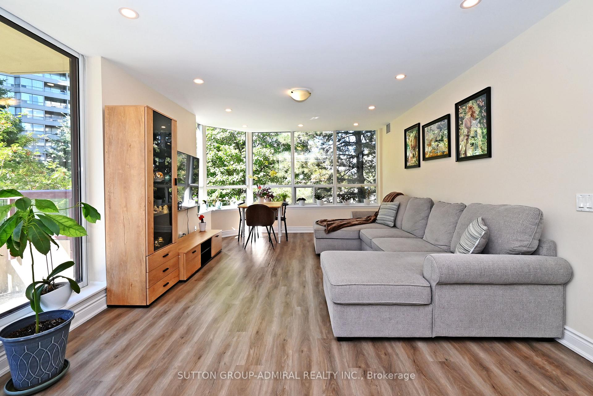 Photo 5 of Unit 203, 91 Townsgate Drive, Vaughan, Crestwood-Springfarm-Yorkhill — HOMEH