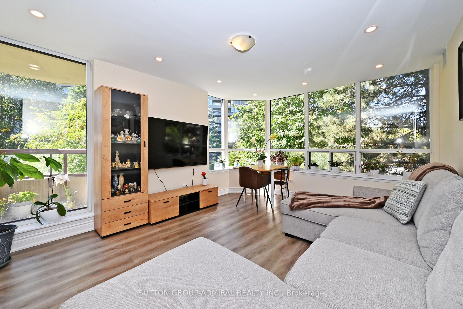 Photo 6 of Unit 203, 91 Townsgate Drive, Vaughan, Crestwood-Springfarm-Yorkhill — HOMEH