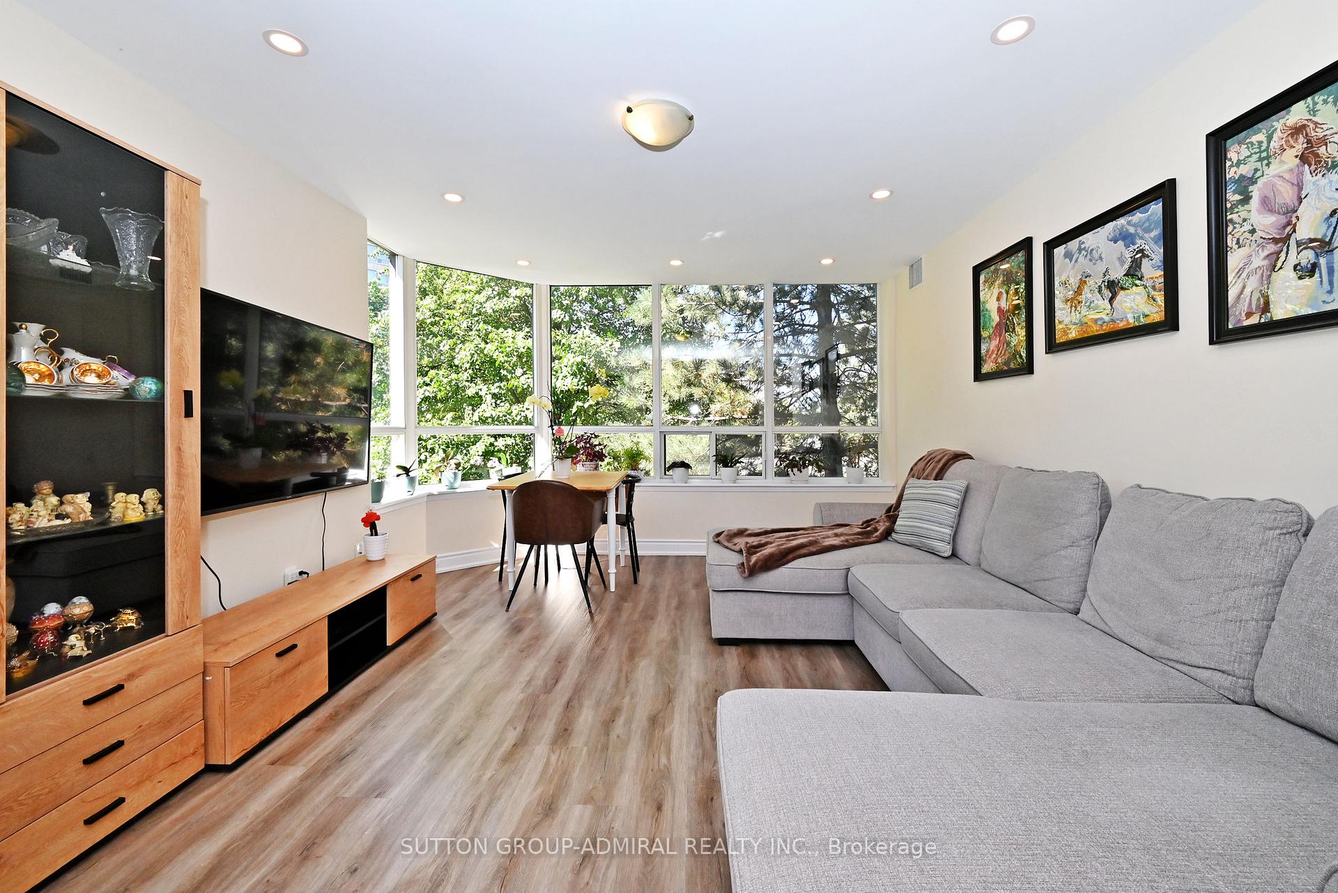 Photo 7 of Unit 203, 91 Townsgate Drive, Vaughan, Crestwood-Springfarm-Yorkhill — HOMEH