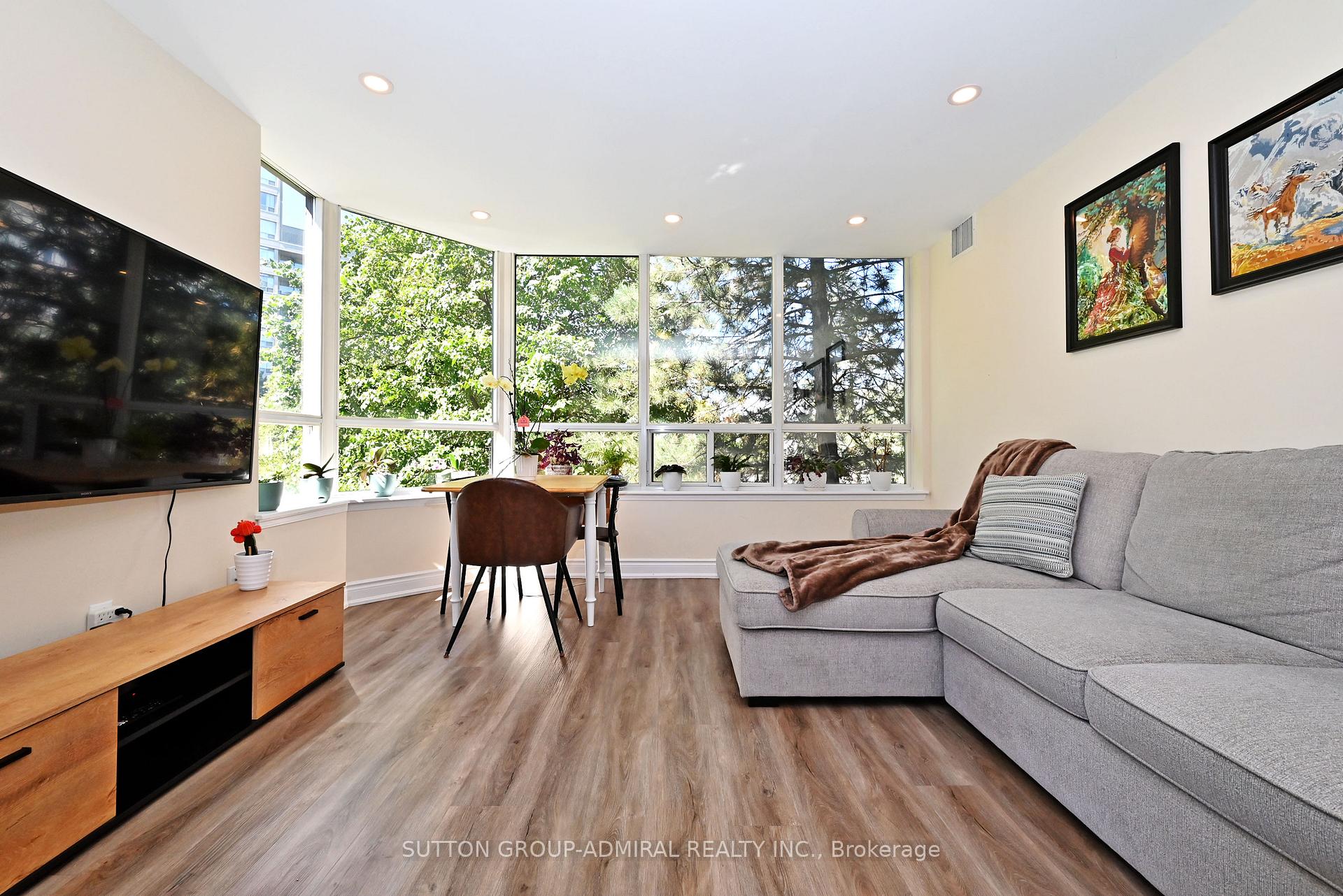 Photo 8 of Unit 203, 91 Townsgate Drive, Vaughan, Crestwood-Springfarm-Yorkhill — HOMEH