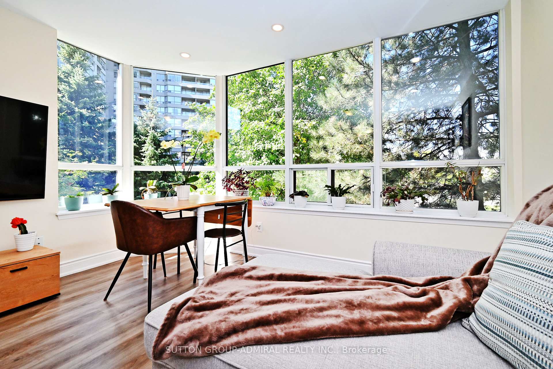 Photo 9 of Unit 203, 91 Townsgate Drive, Vaughan, Crestwood-Springfarm-Yorkhill — HOMEH