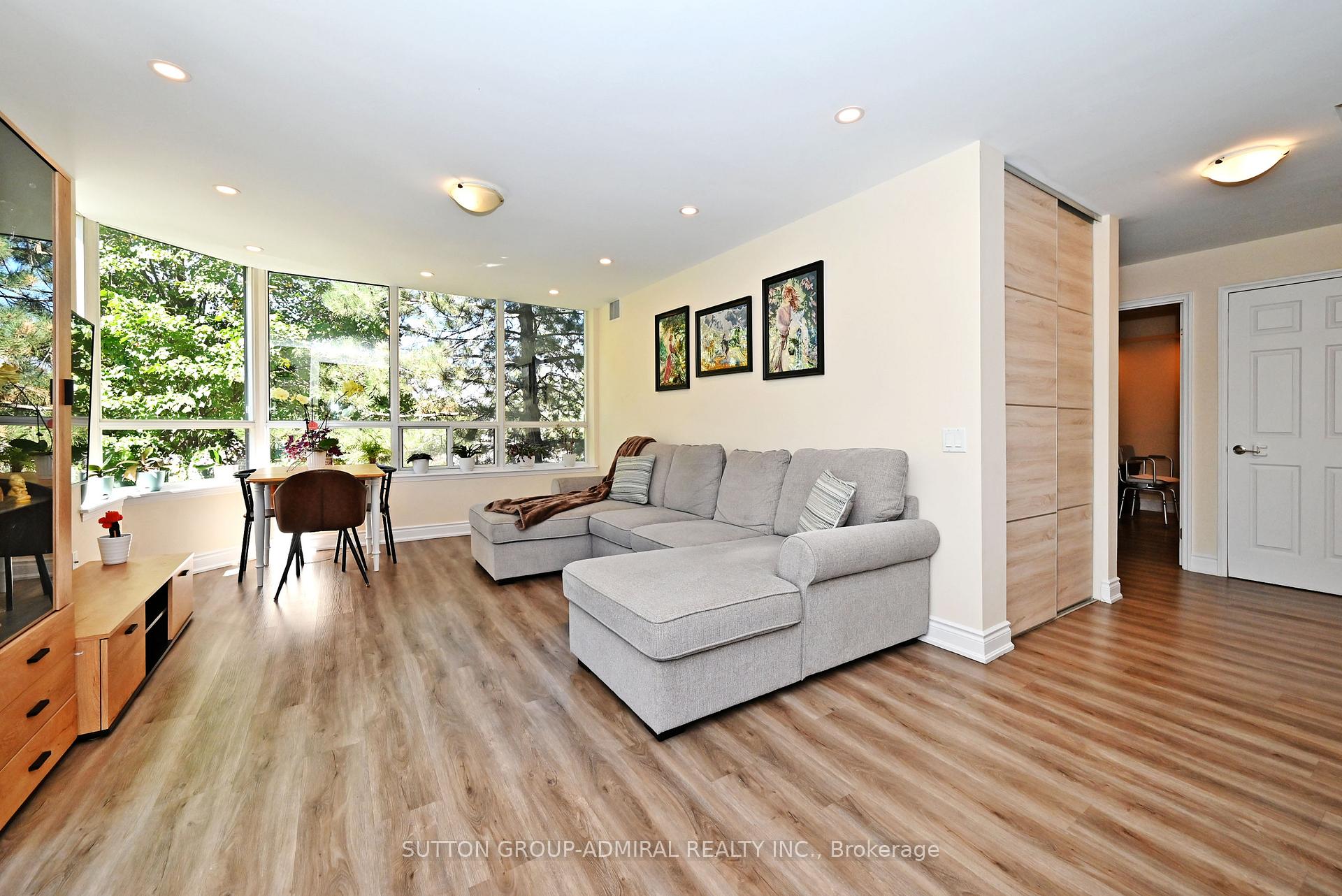 Photo 22 of Unit 203, 91 Townsgate Drive, Vaughan, Crestwood-Springfarm-Yorkhill — HOMEH