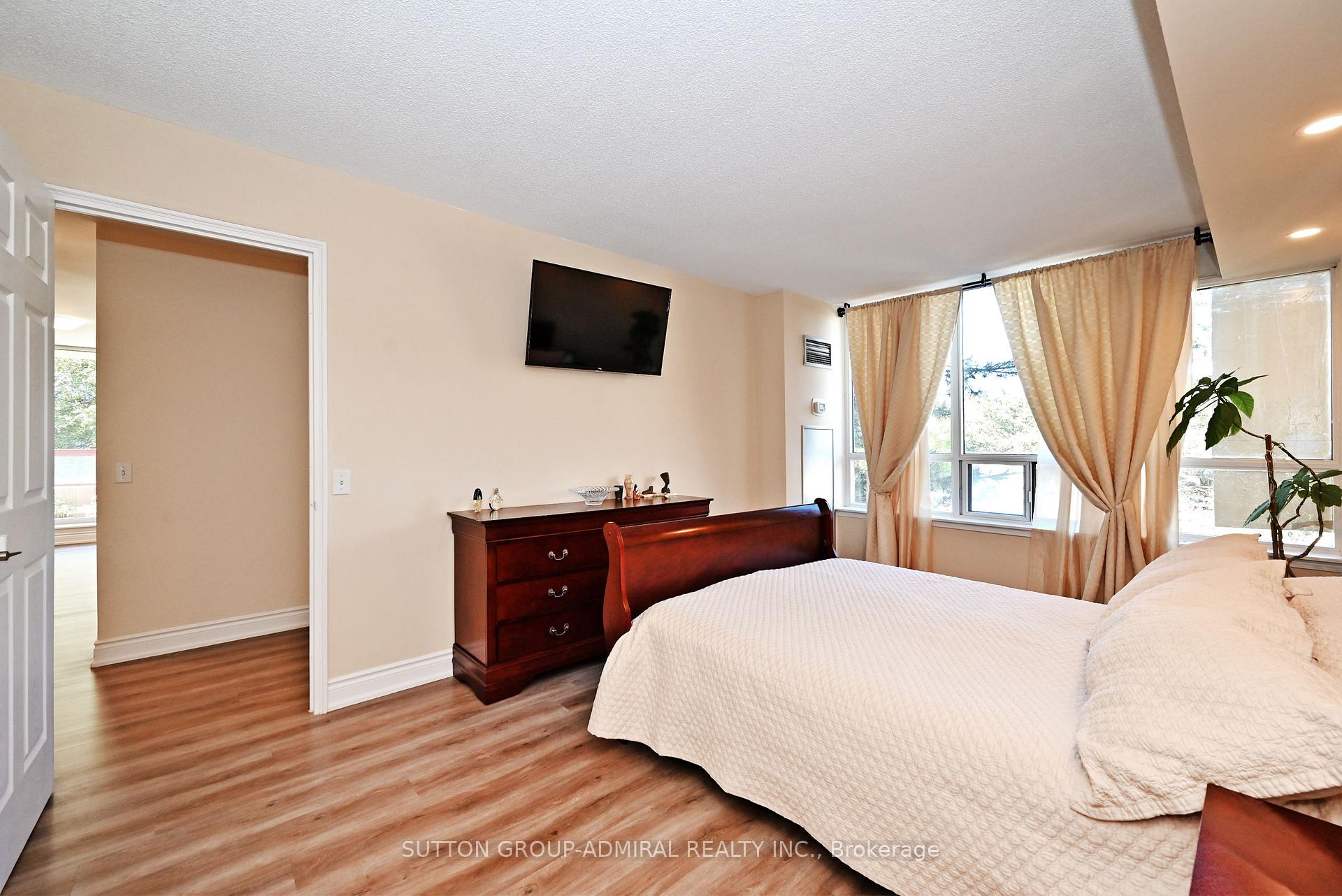 Photo 26 of Unit 203, 91 Townsgate Drive, Vaughan, Crestwood-Springfarm-Yorkhill — HOMEH
