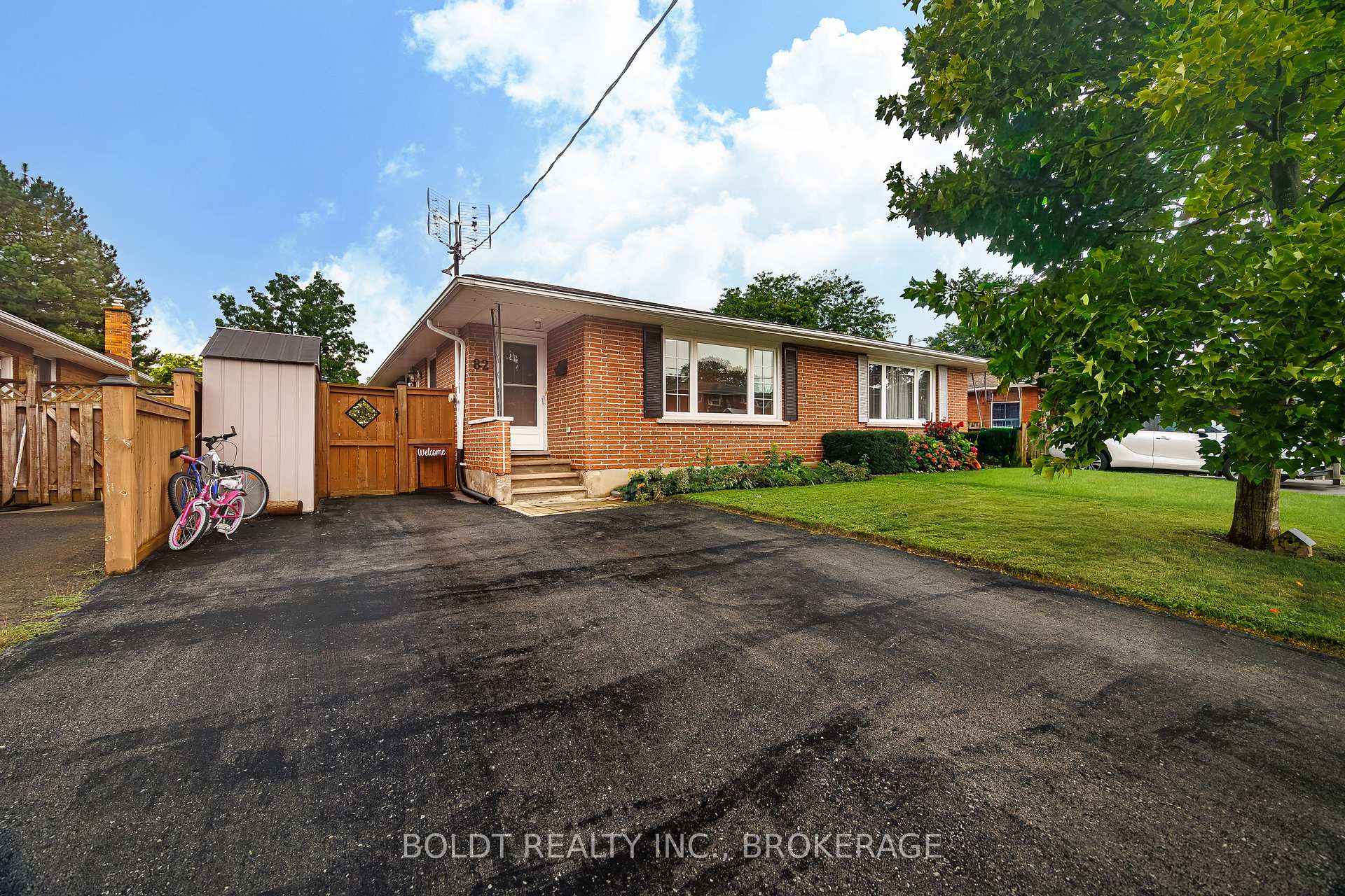 Photo 1 of 82 Wildwood Road, St. Catharines, Port Weller — HOMEH
