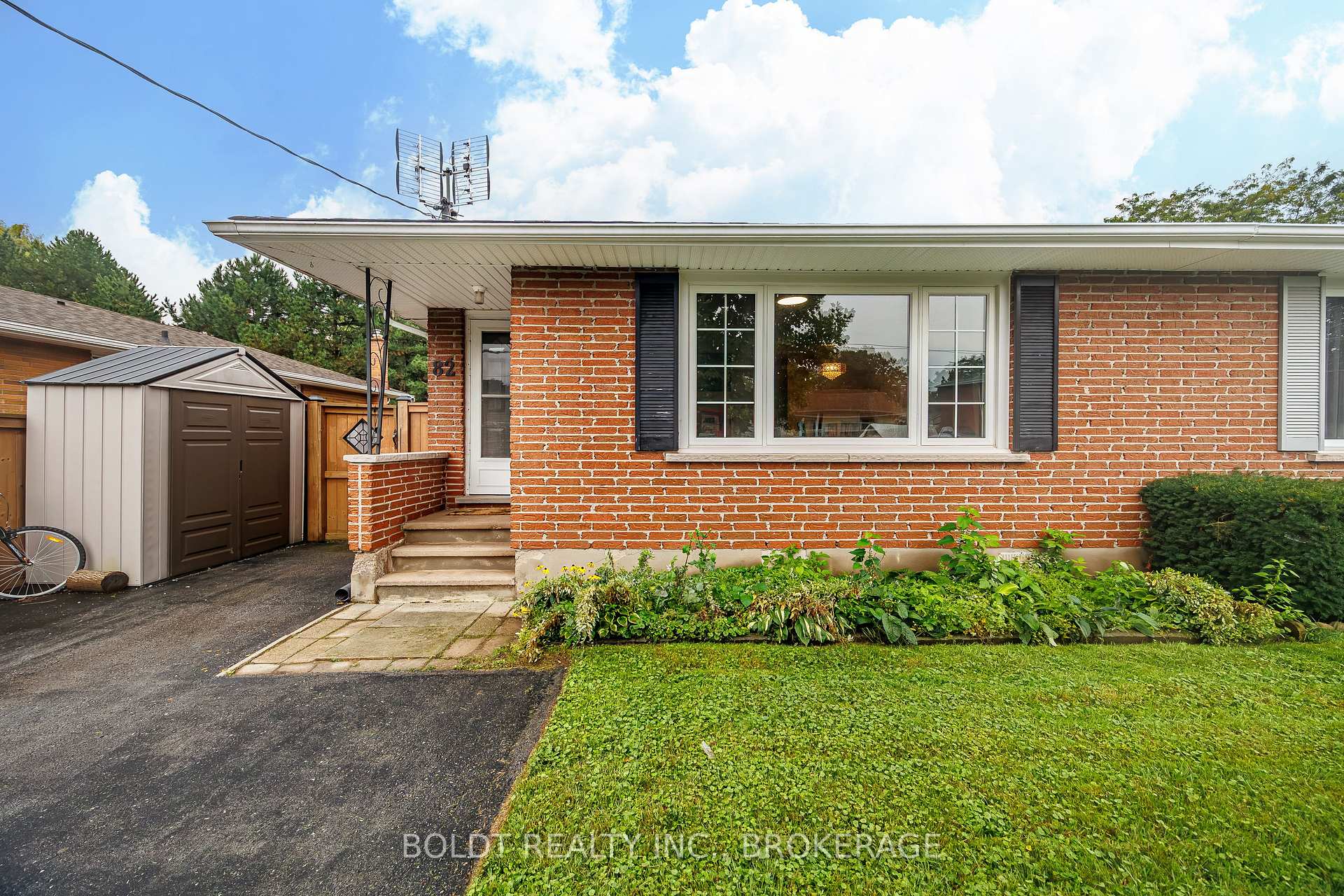 Photo 2 of 82 Wildwood Road, St. Catharines, Port Weller — HOMEH