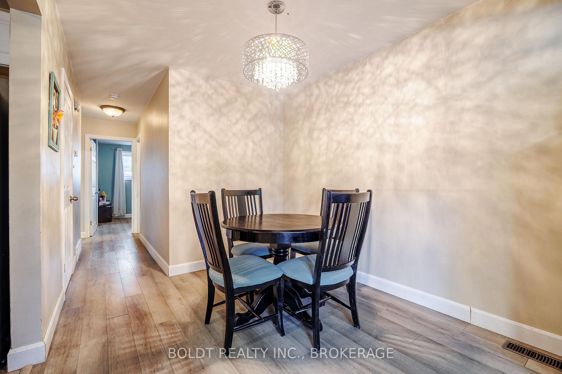 Photo 5 of 82 Wildwood Road, St. Catharines, Port Weller — HOMEH