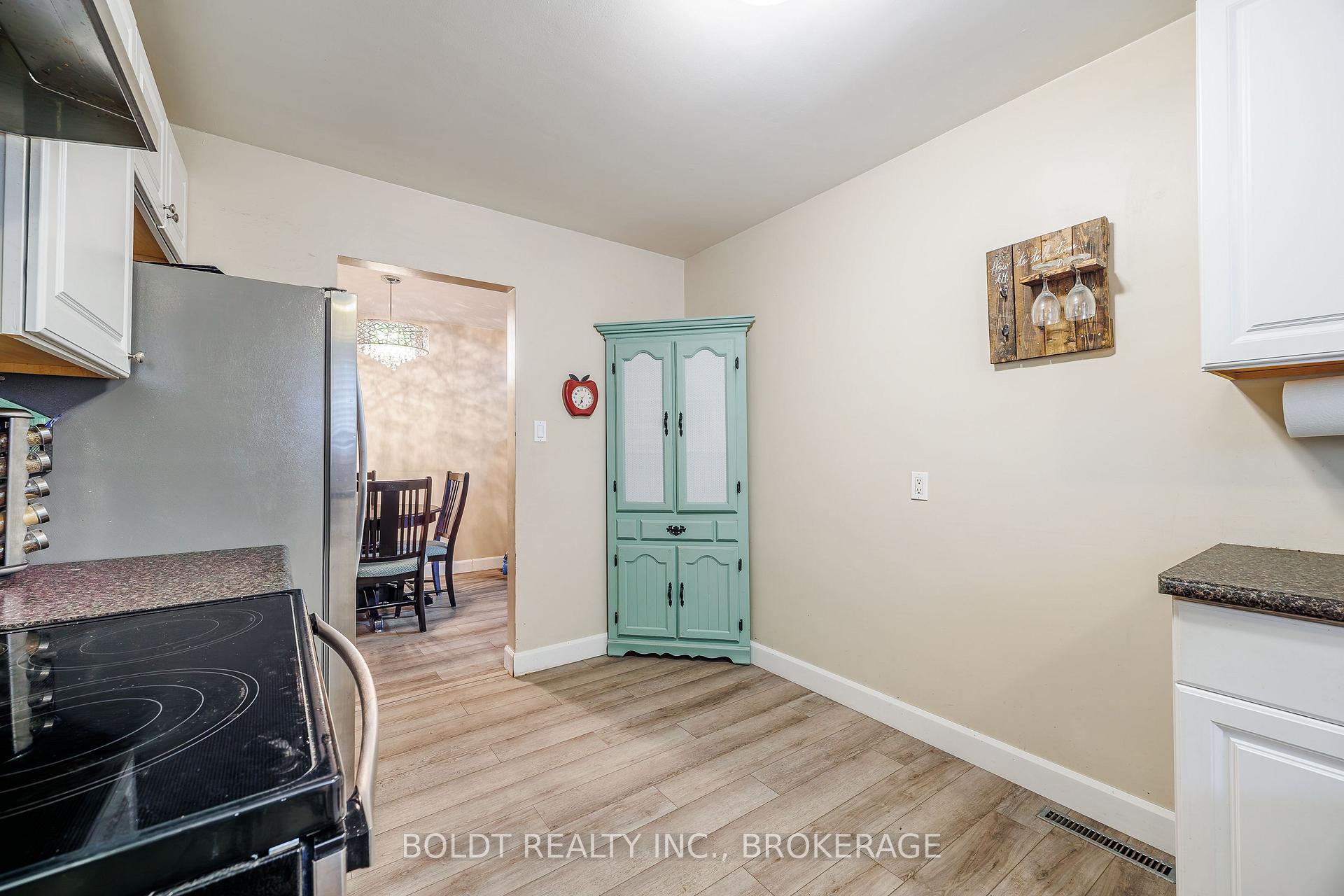 Photo 6 of 82 Wildwood Road, St. Catharines, Port Weller — HOMEH