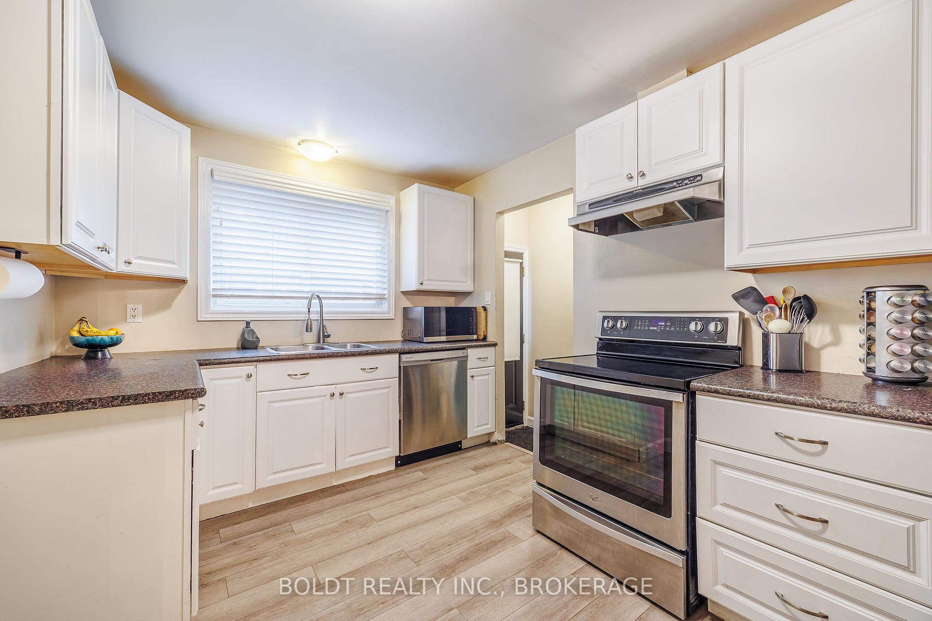 Photo 7 of 82 Wildwood Road, St. Catharines, Port Weller — HOMEH