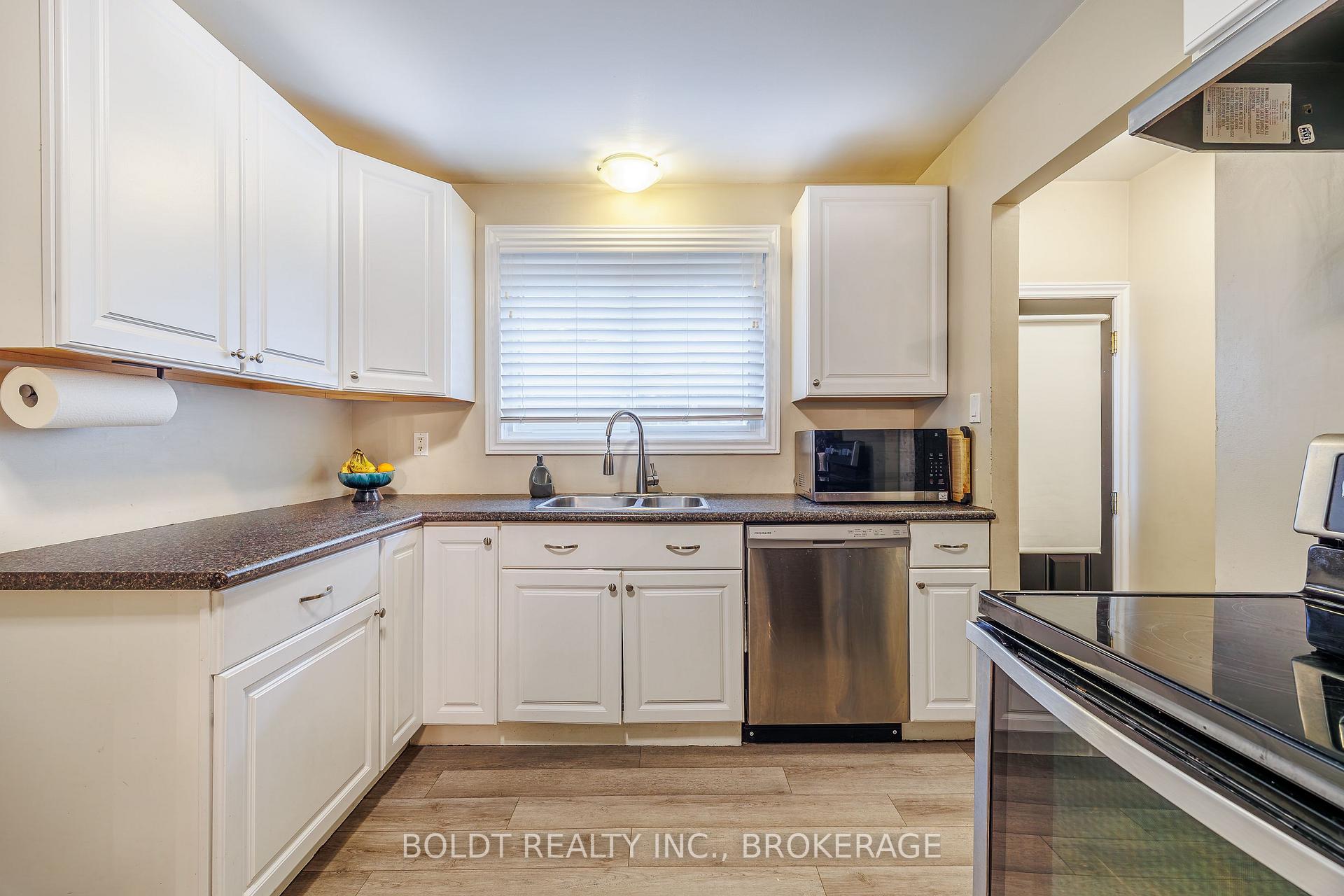 Photo 8 of 82 Wildwood Road, St. Catharines, Port Weller — HOMEH