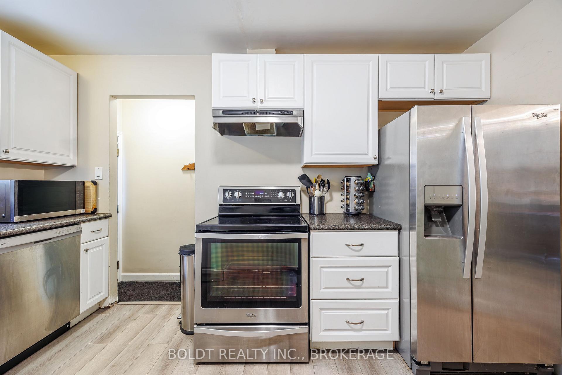 Photo 9 of 82 Wildwood Road, St. Catharines, Port Weller — HOMEH