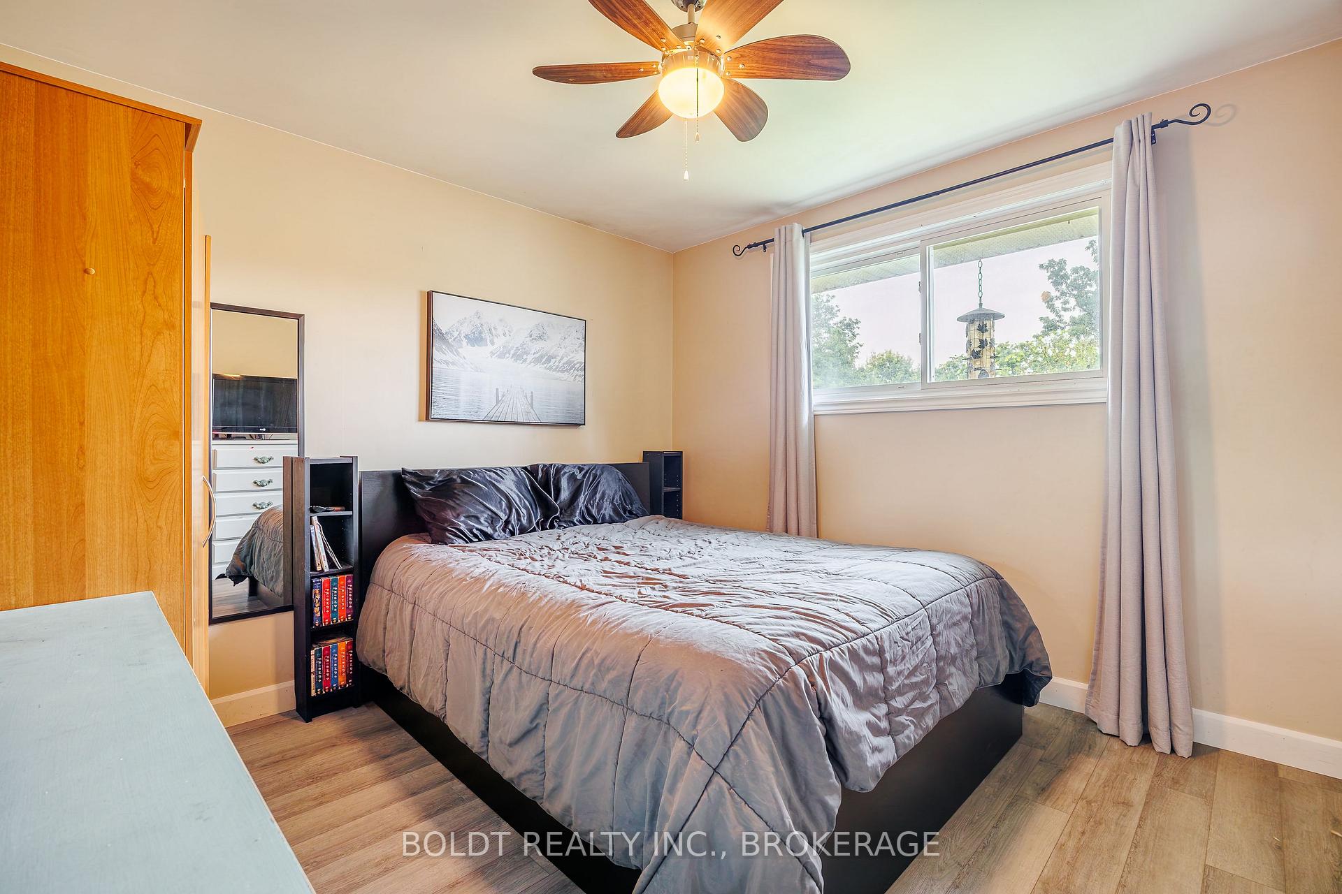 Photo 10 of 82 Wildwood Road, St. Catharines, Port Weller — HOMEH