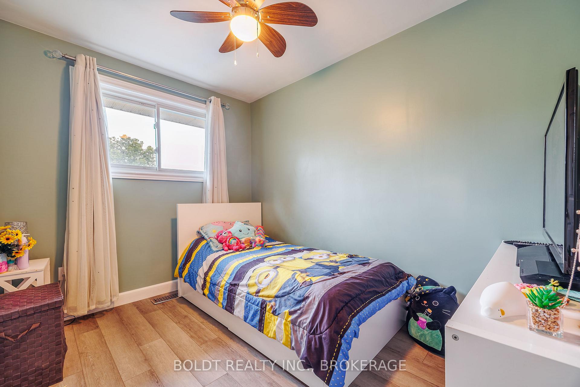 Photo 11 of 82 Wildwood Road, St. Catharines, Port Weller — HOMEH