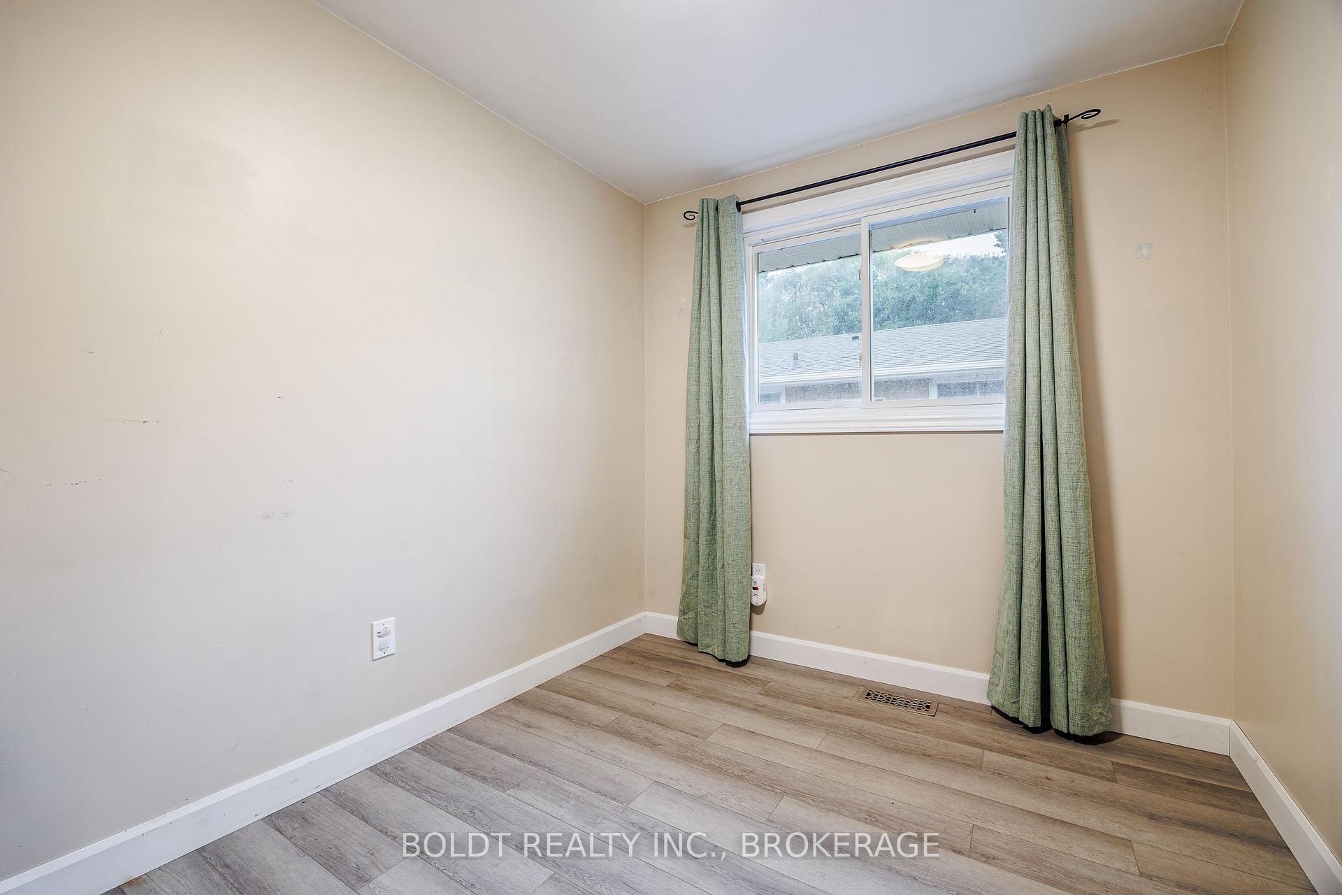 Photo 12 of 82 Wildwood Road, St. Catharines, Port Weller — HOMEH