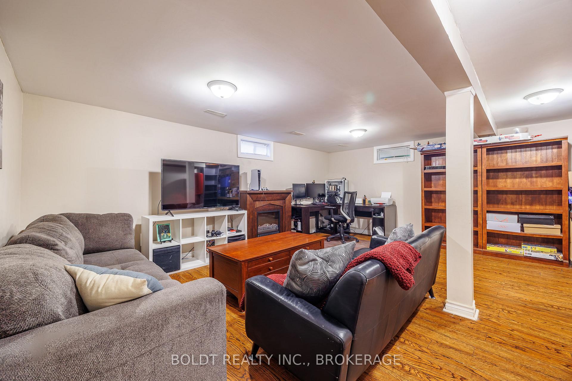 Photo 14 of 82 Wildwood Road, St. Catharines, Port Weller — HOMEH