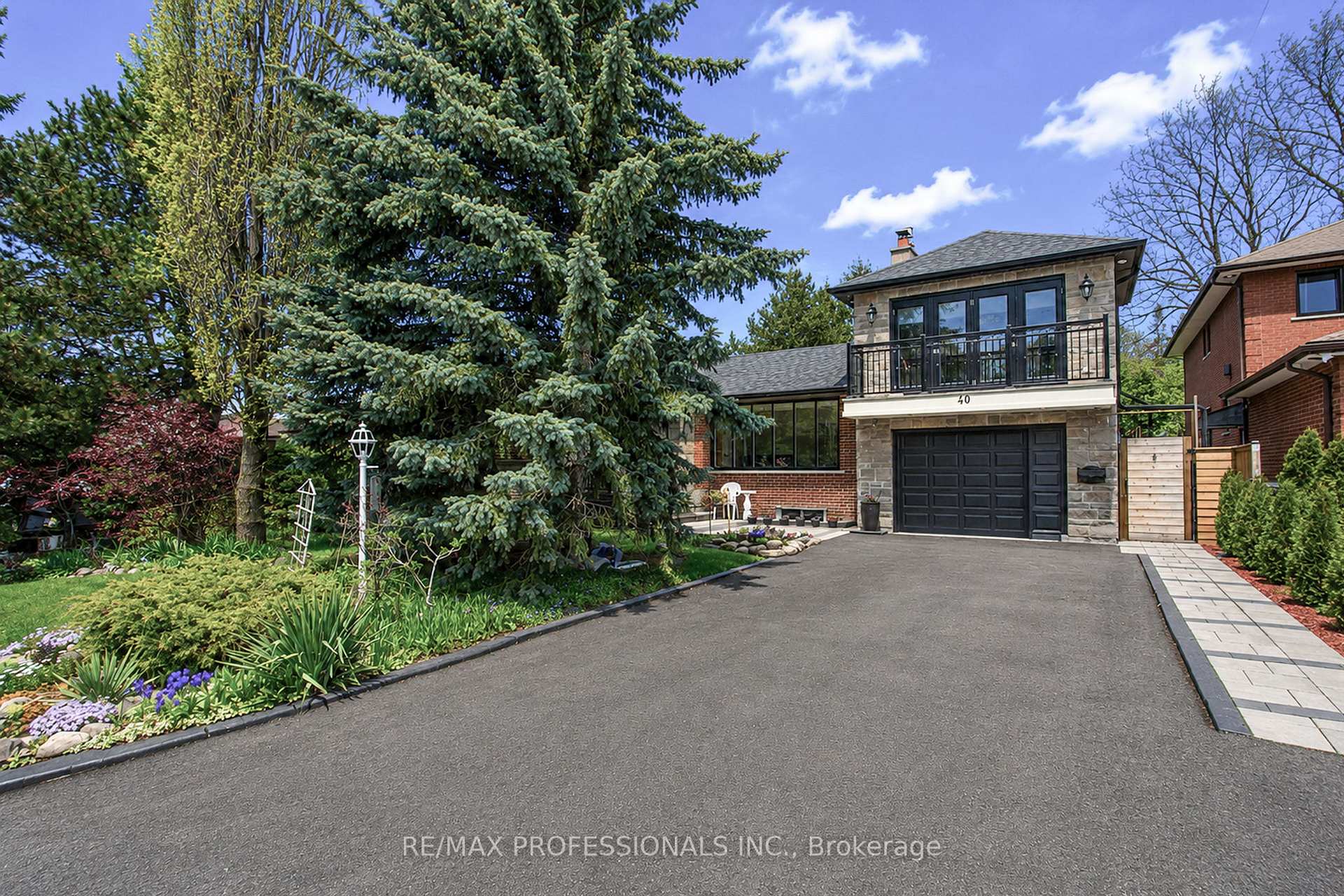 Photo 2 of 40 Cowley Avenue, Etobicoke, Islington-City Centre West — HOMEH