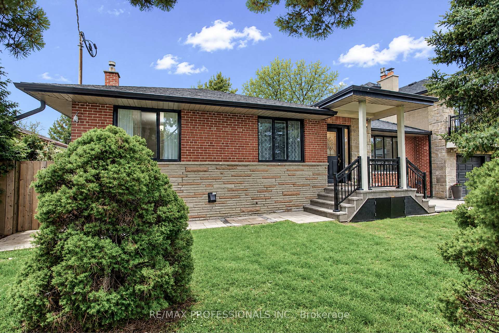 Photo 3 of 40 Cowley Avenue, Etobicoke, Islington-City Centre West — HOMEH