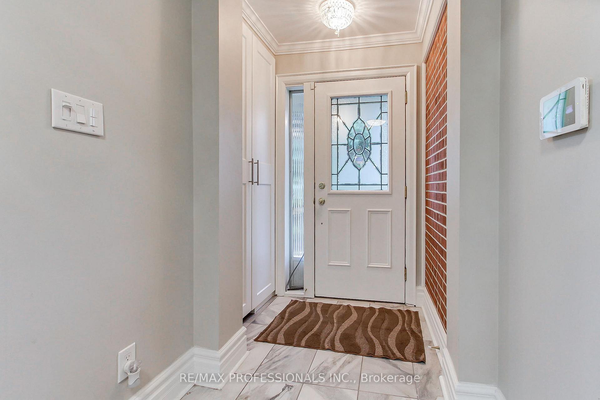 Photo 5 of 40 Cowley Avenue, Etobicoke, Islington-City Centre West — HOMEH