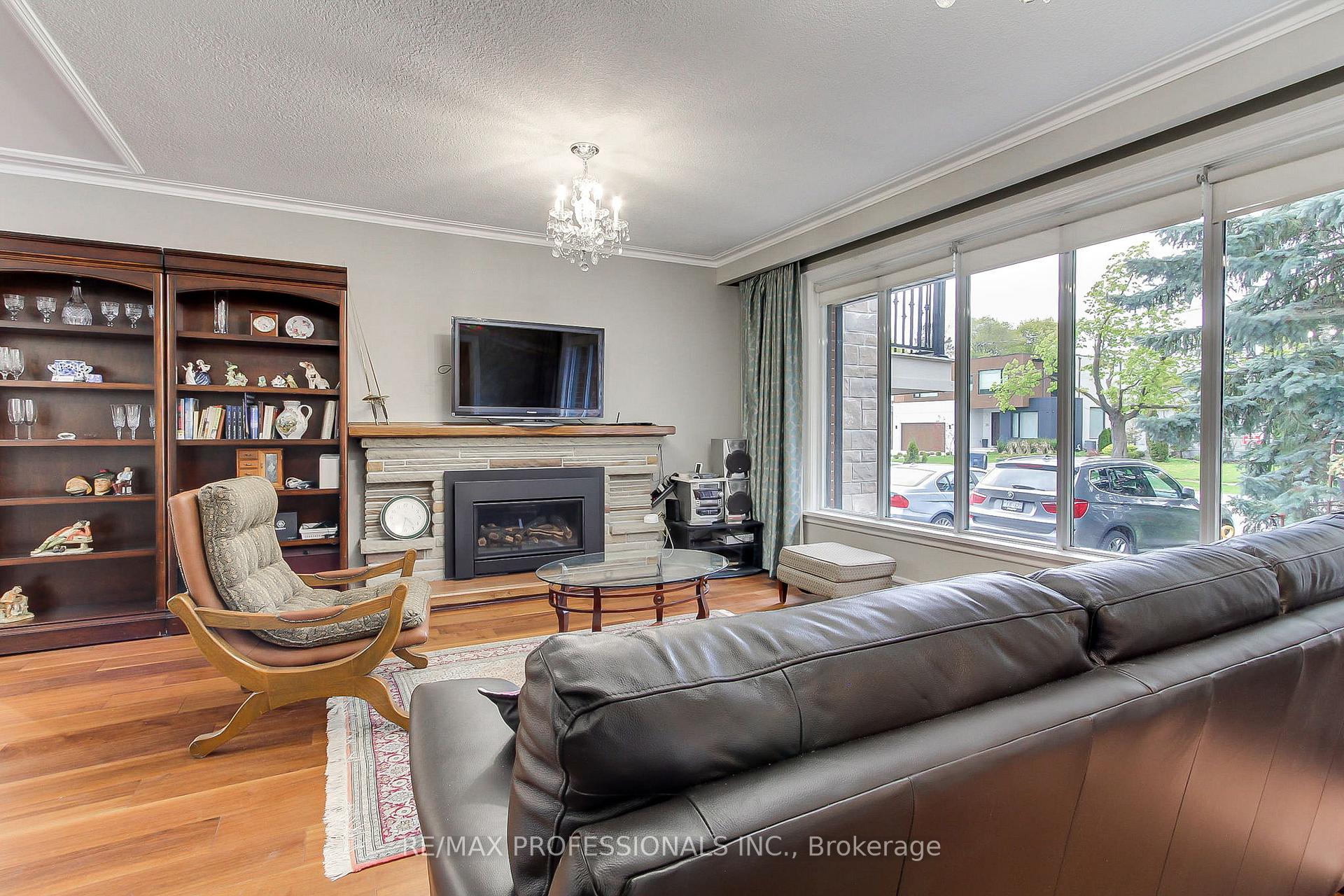 Photo 6 of 40 Cowley Avenue, Etobicoke, Islington-City Centre West — HOMEH