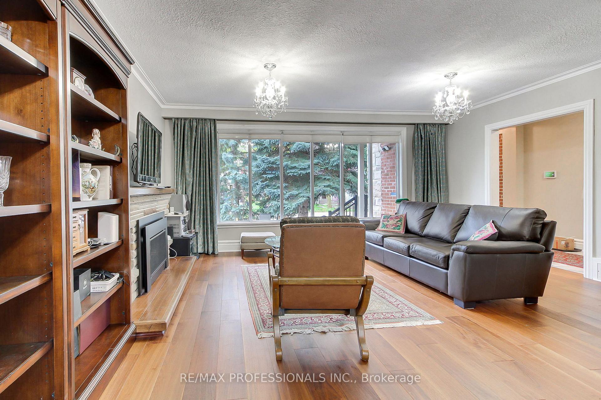 Photo 8 of 40 Cowley Avenue, Etobicoke, Islington-City Centre West — HOMEH