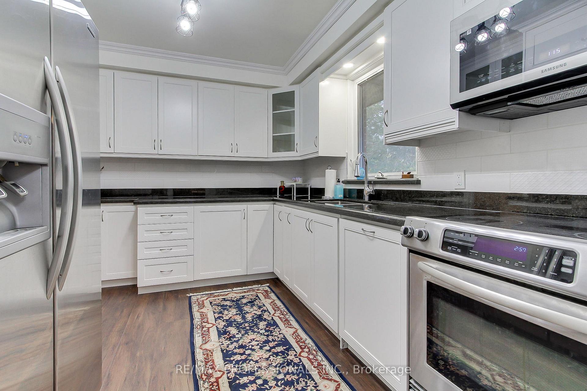 Photo 11 of 40 Cowley Avenue, Etobicoke, Islington-City Centre West — HOMEH