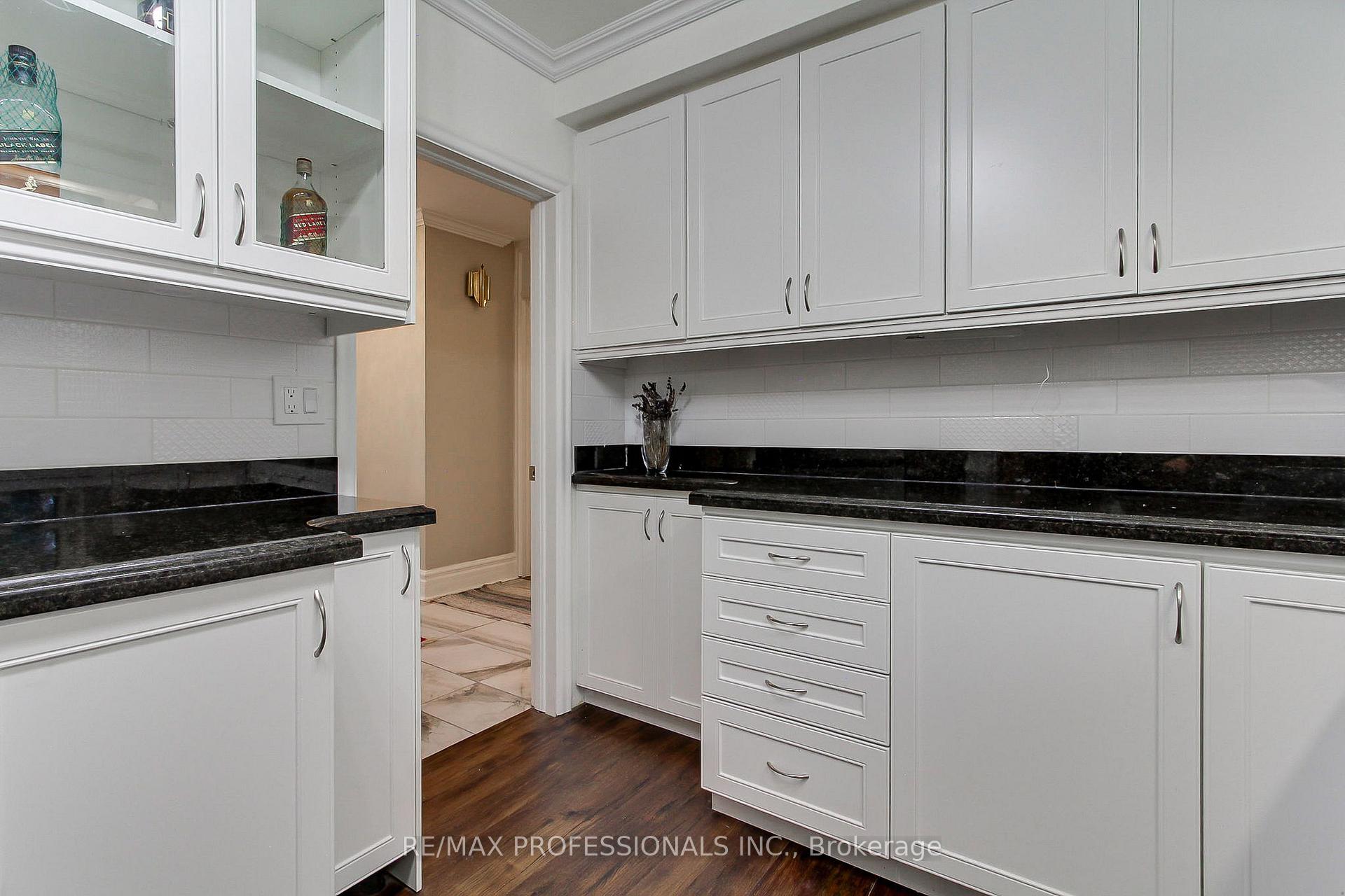Photo 13 of 40 Cowley Avenue, Etobicoke, Islington-City Centre West — HOMEH